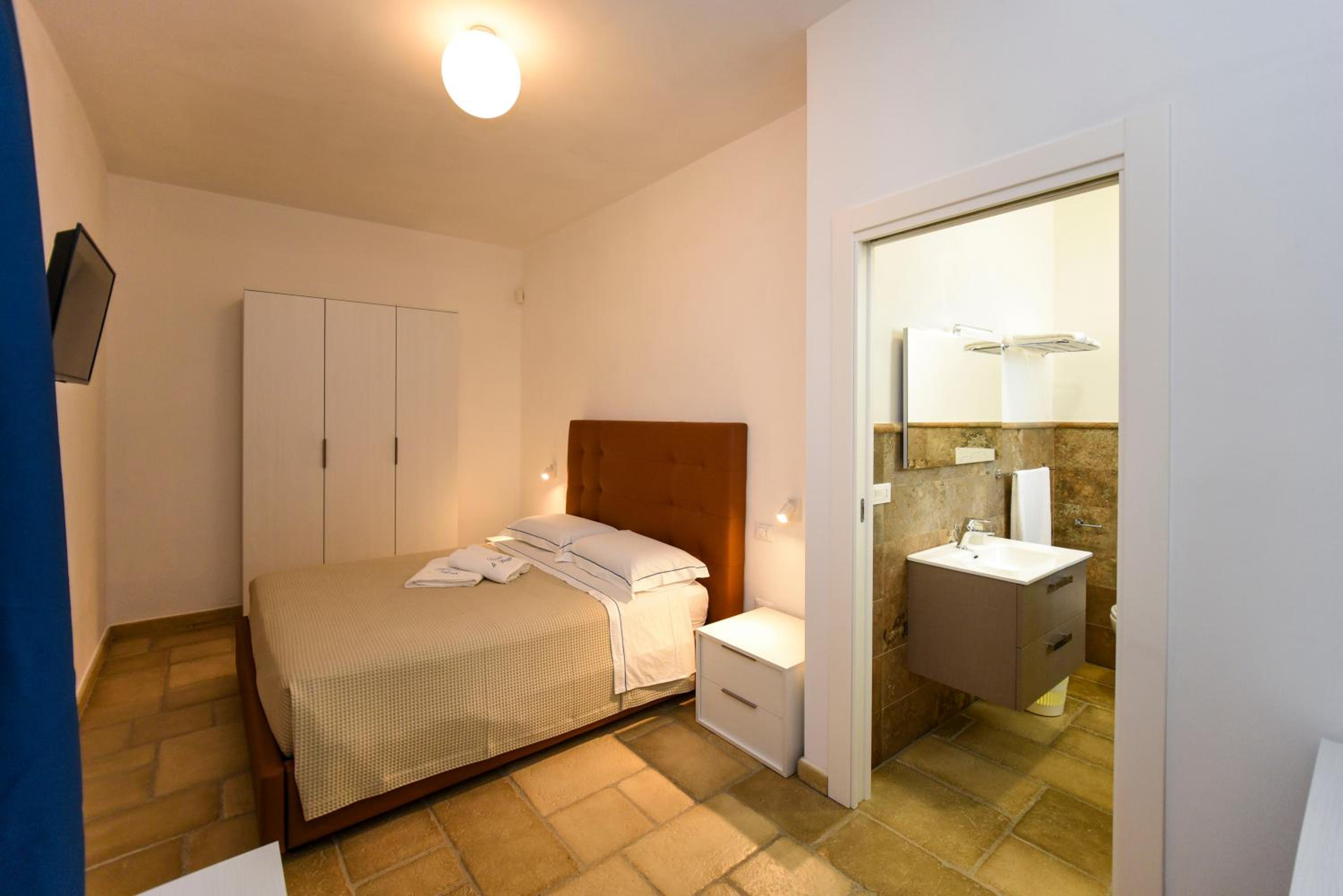 Deluxe Room (2 Adults + 1 Child) photo 2