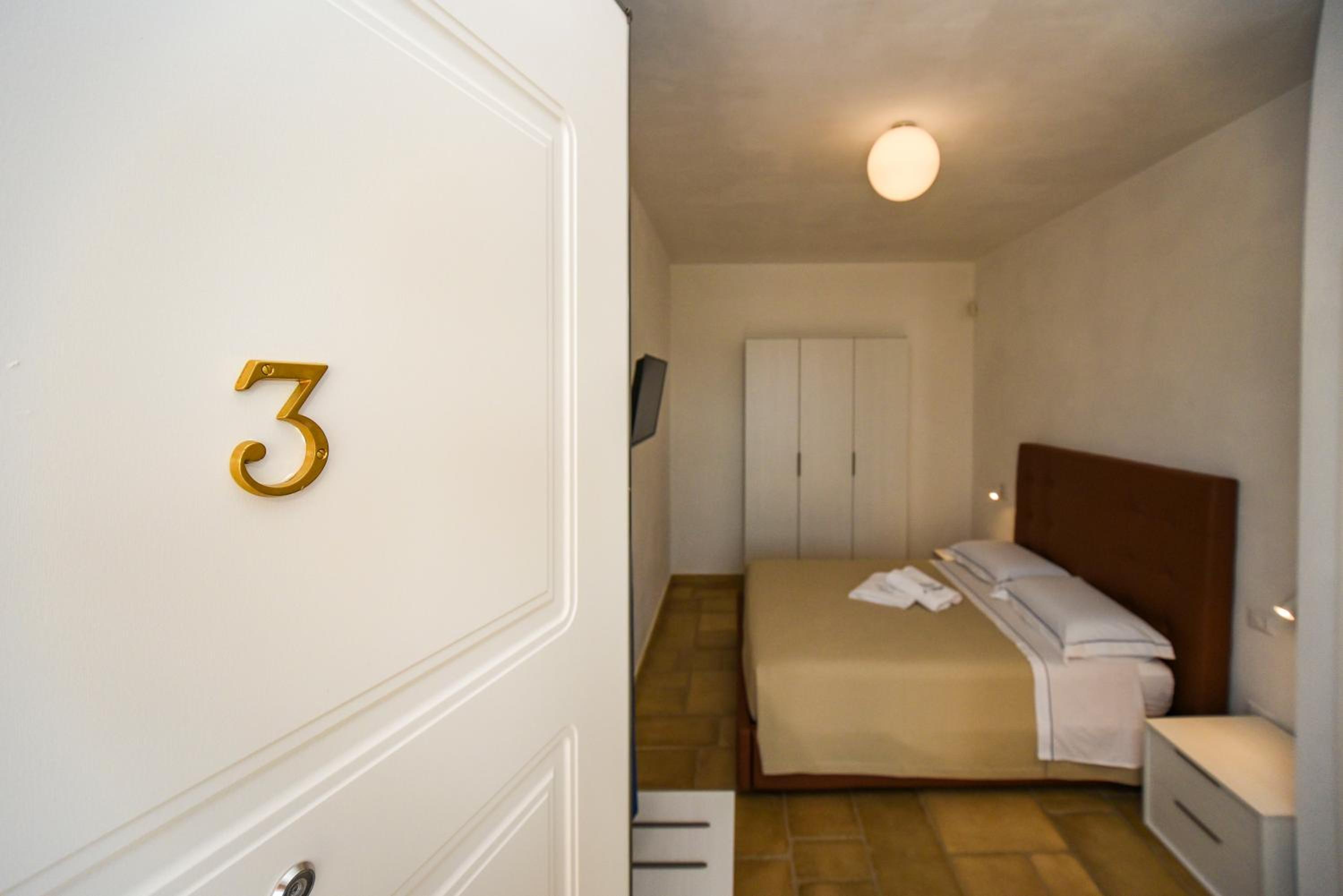 Deluxe Room (2 Adults + 1 Child) photo 1