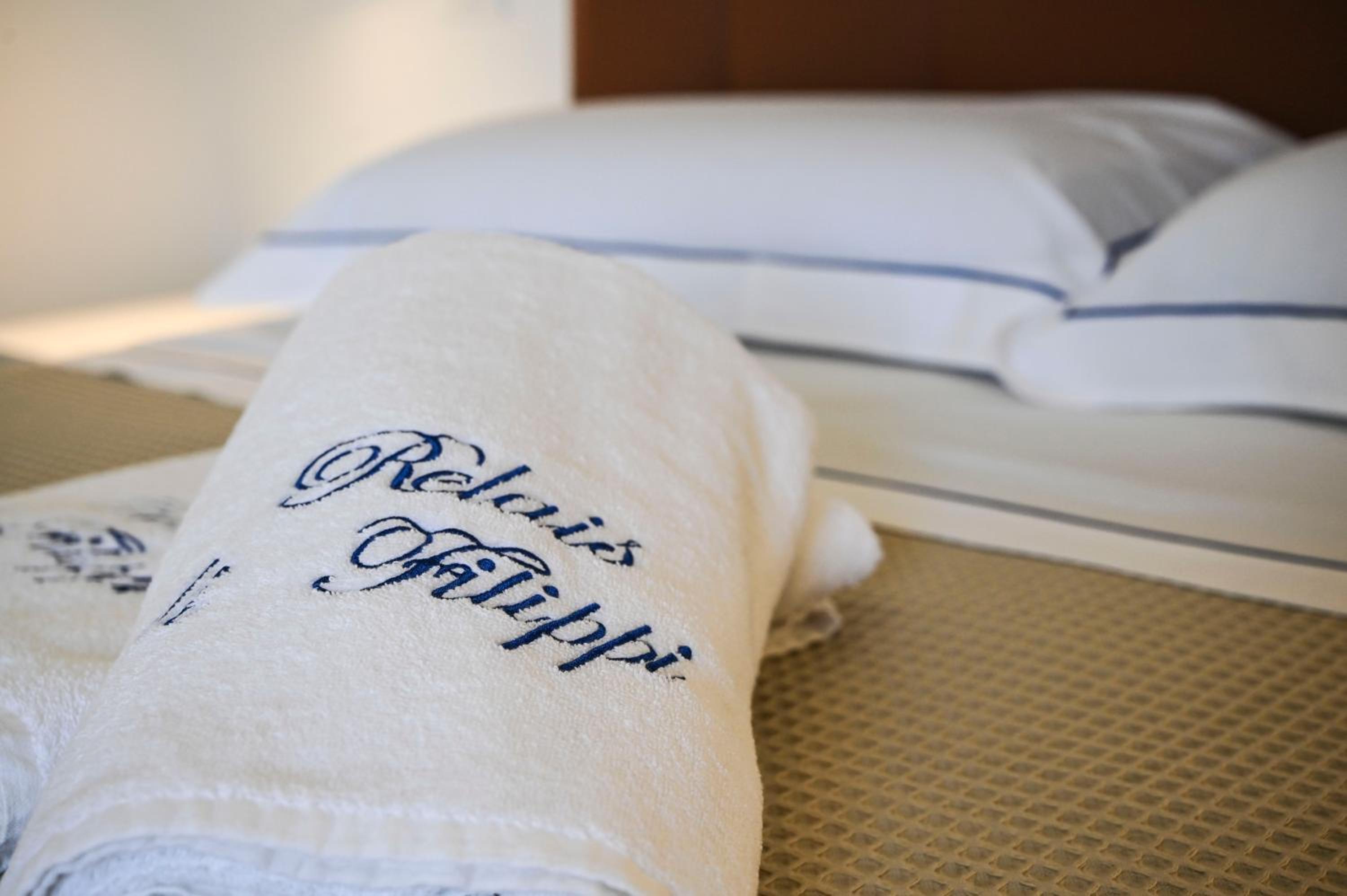 Deluxe Room (2 Adults + 1 Child) photo 1