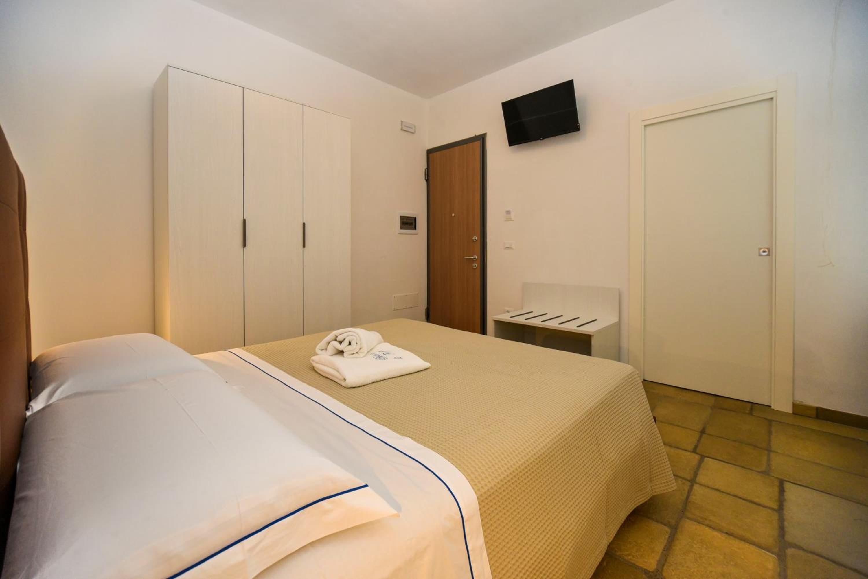 Deluxe Room (2 Adults + 1 Child) photo 3