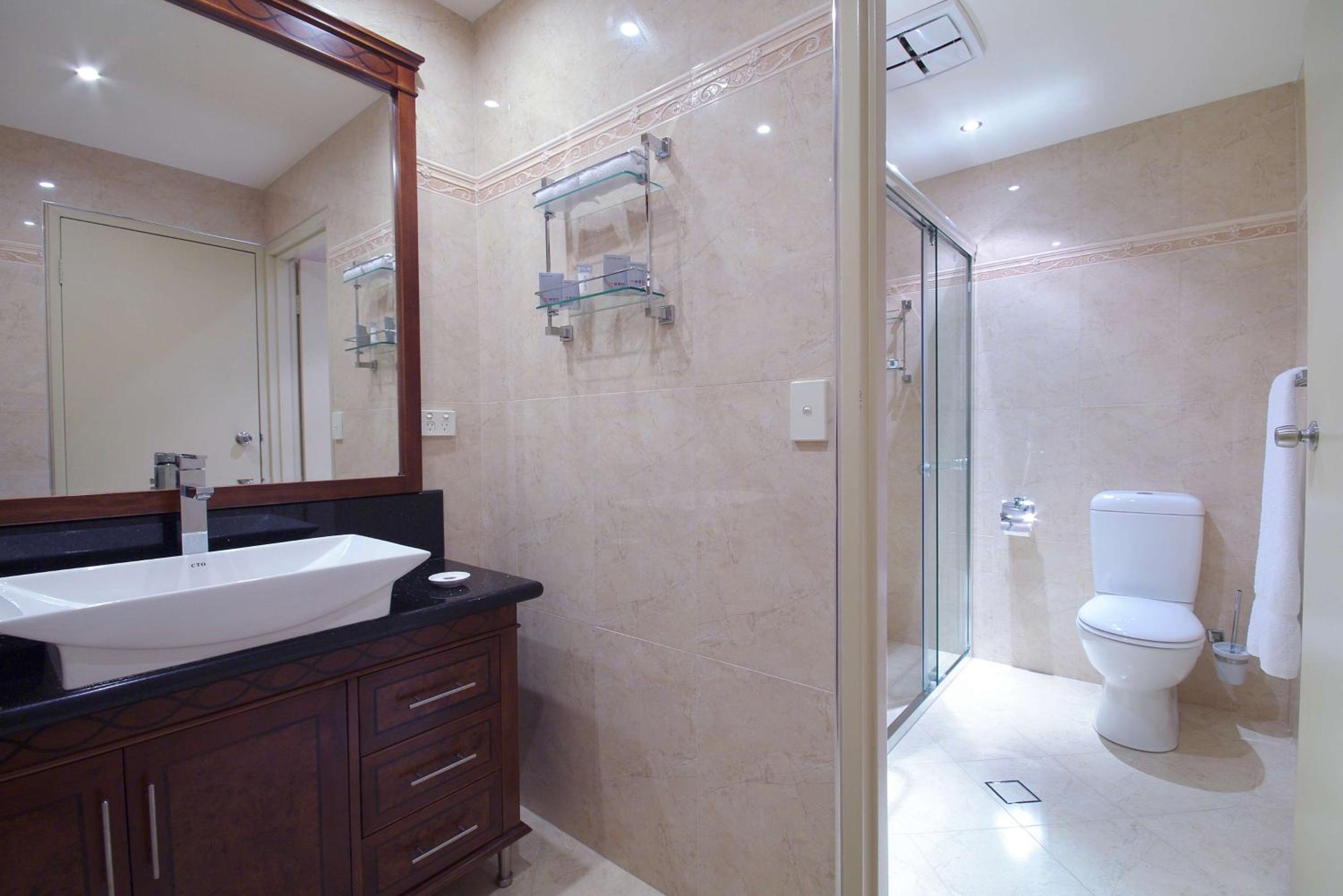 Executive King Suite - Photo 5