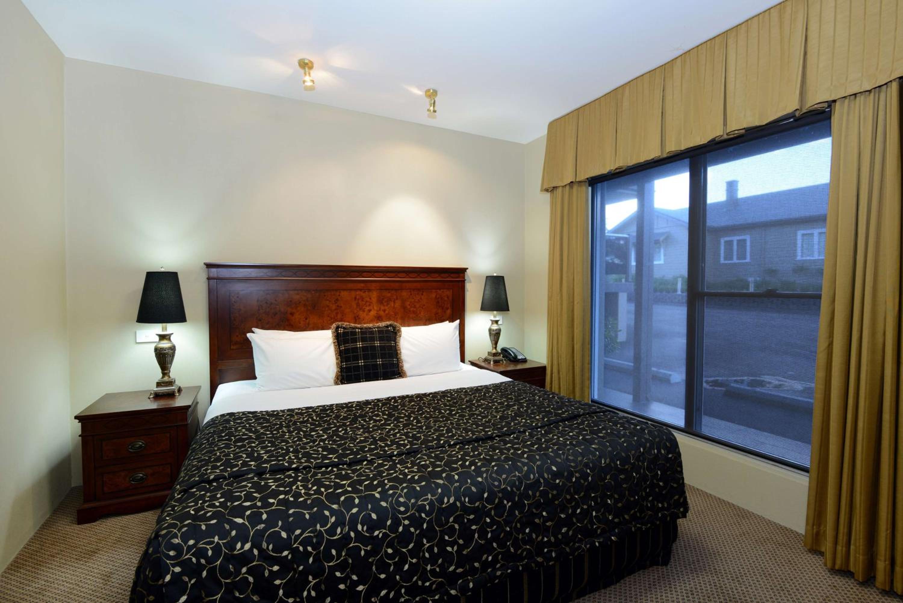 Executive King Suite - Photo 4