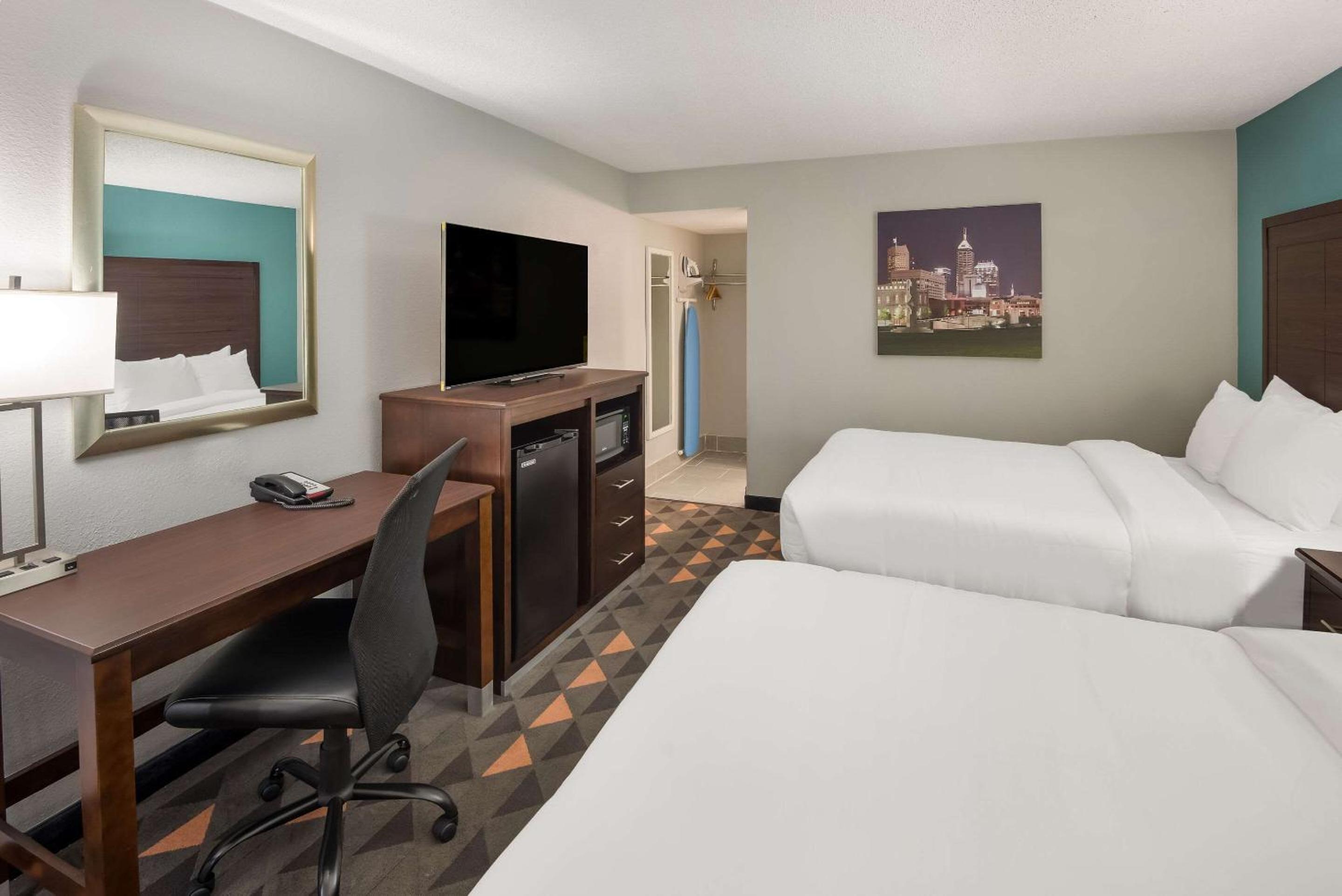 Double Room with Two Double Beds - Non-Smoking - Photo 2