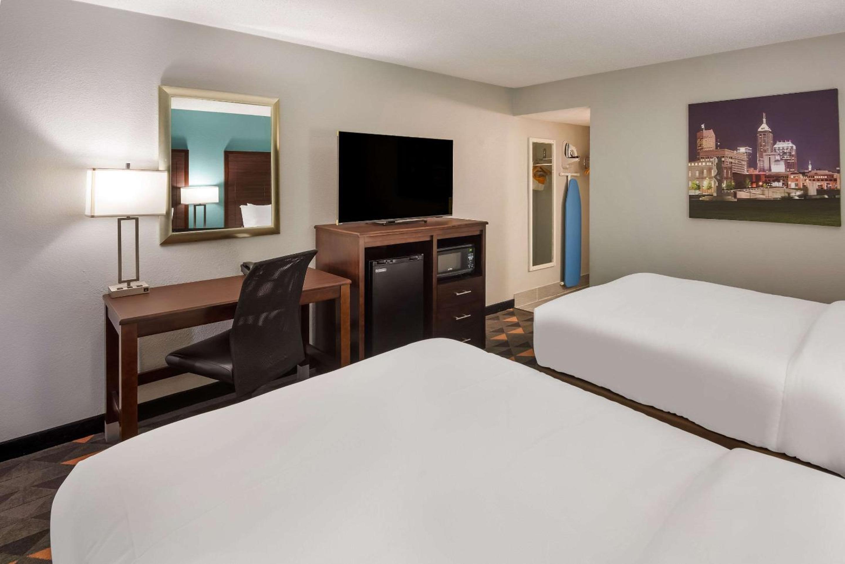 Double Room with Two Double Beds - Non-Smoking - Photo 6