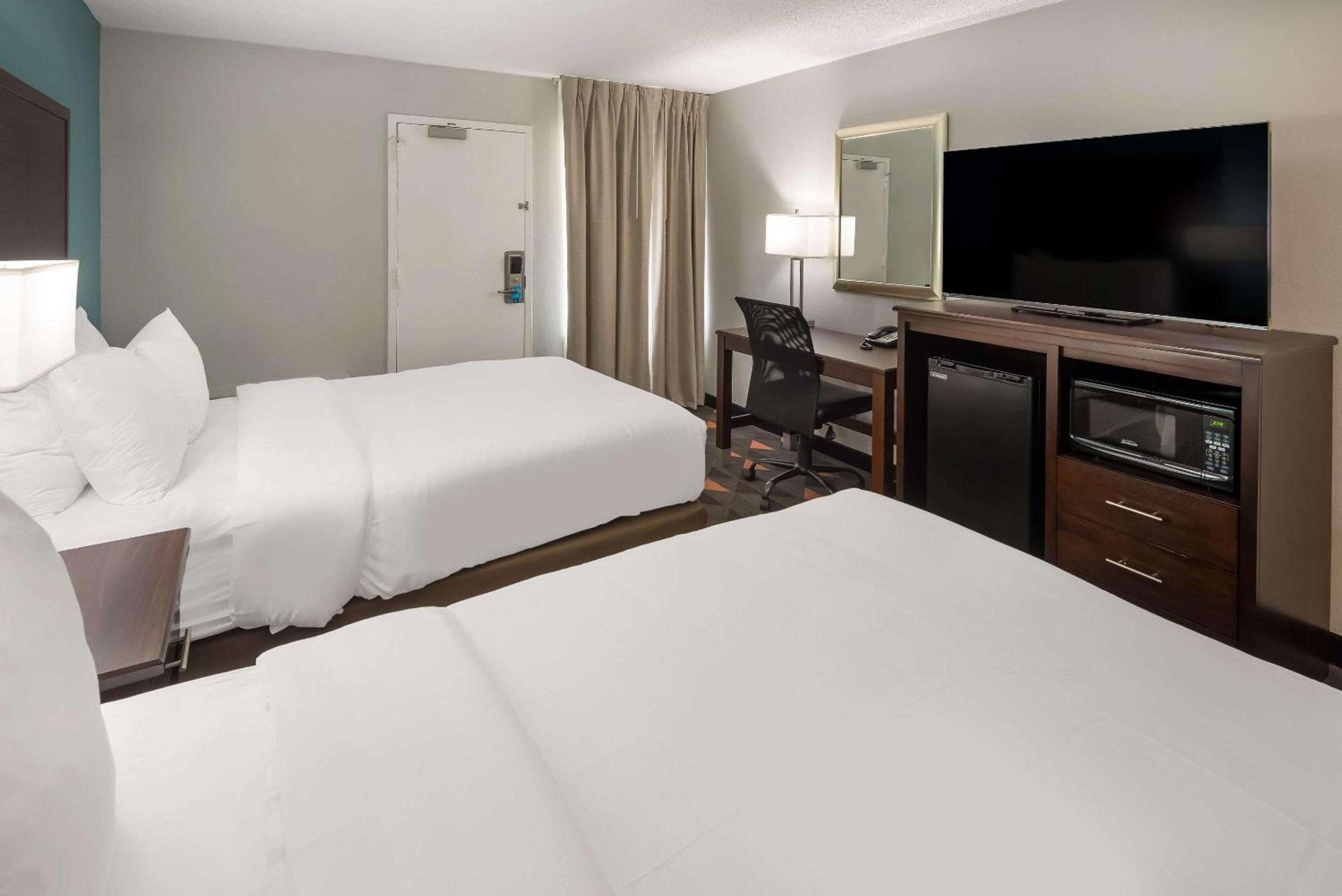 Double Room with Two Double Beds - Non-Smoking - Photo 1