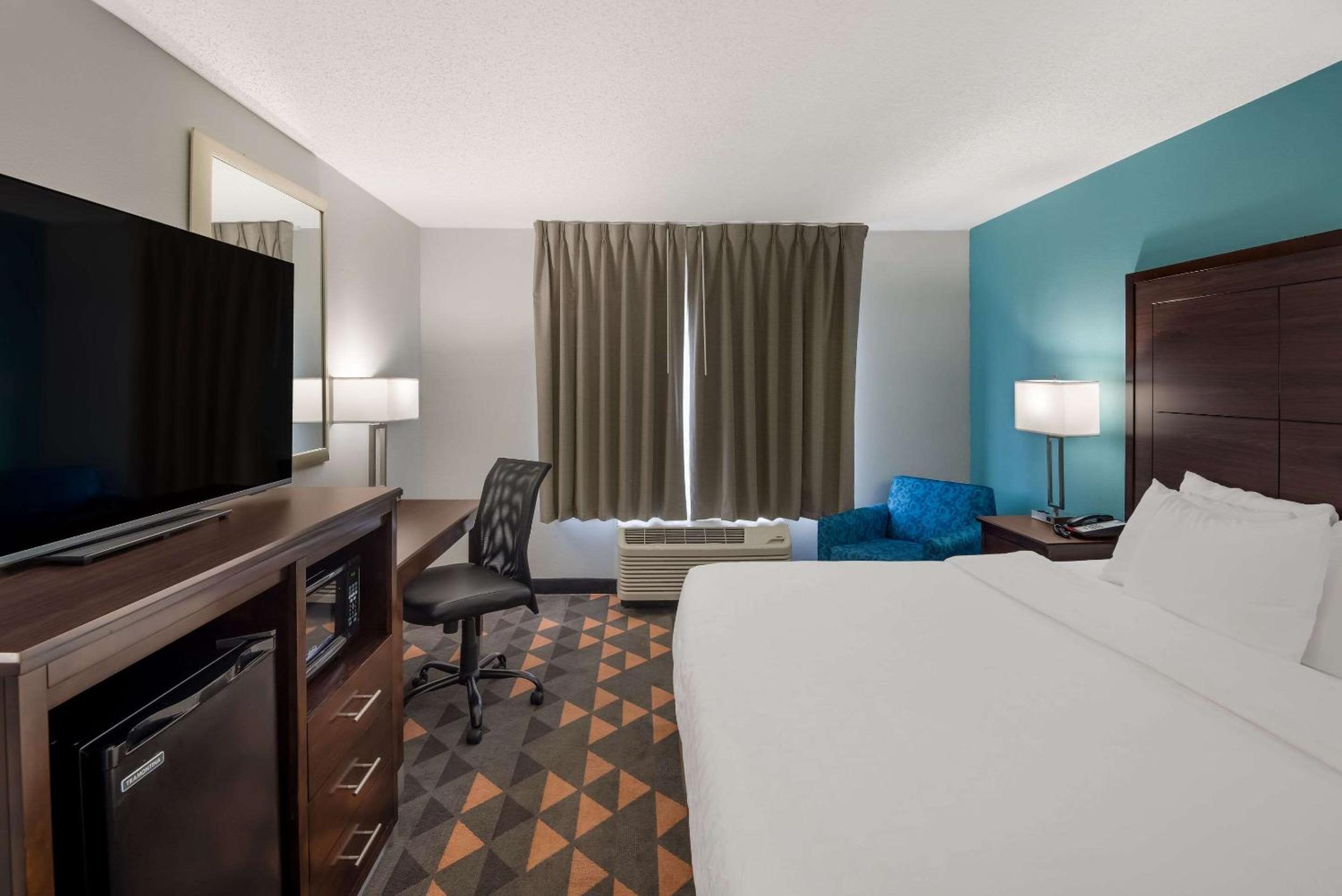 King Room - Disability Access - Photo 8