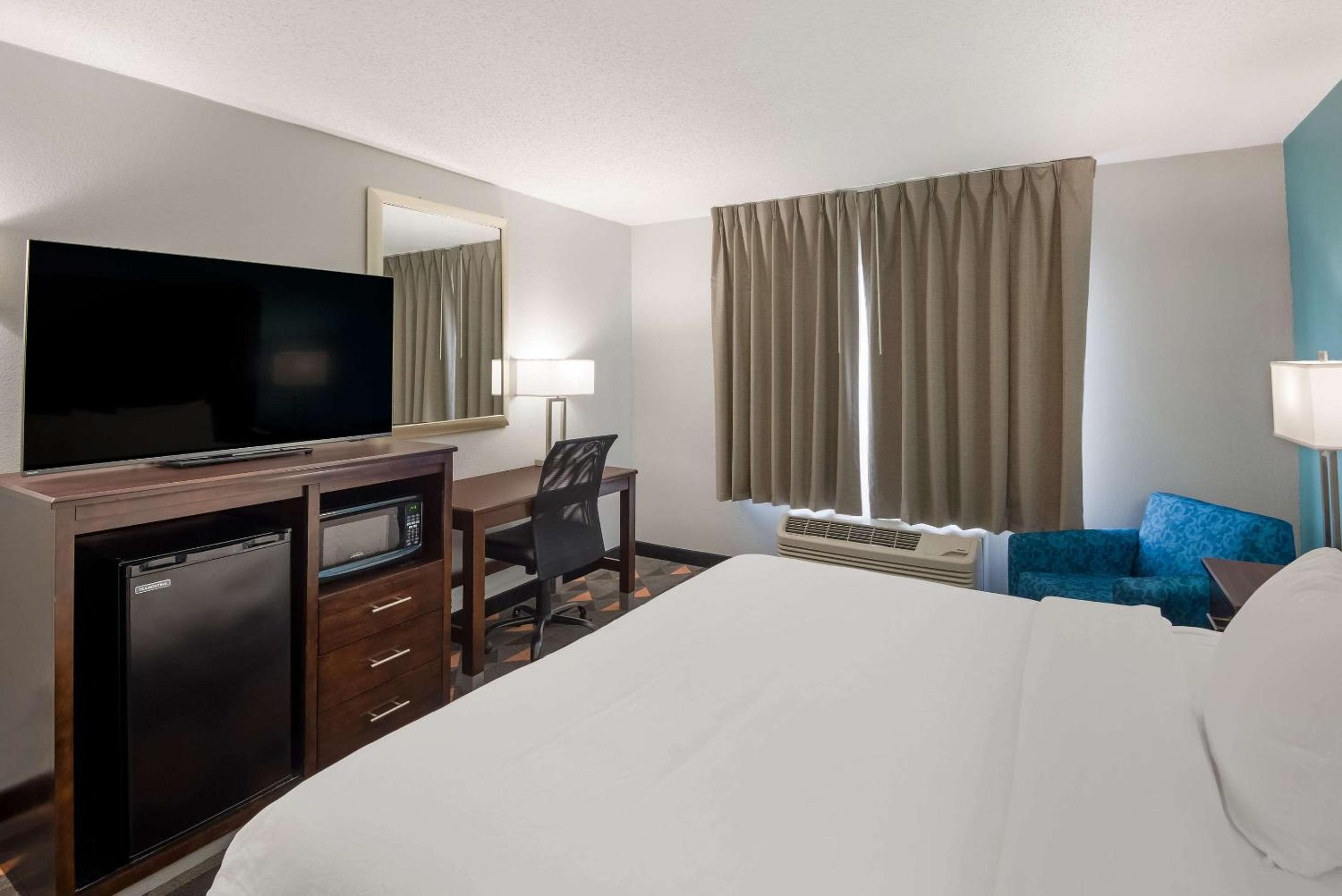 King Room - Disability Access - Photo 7