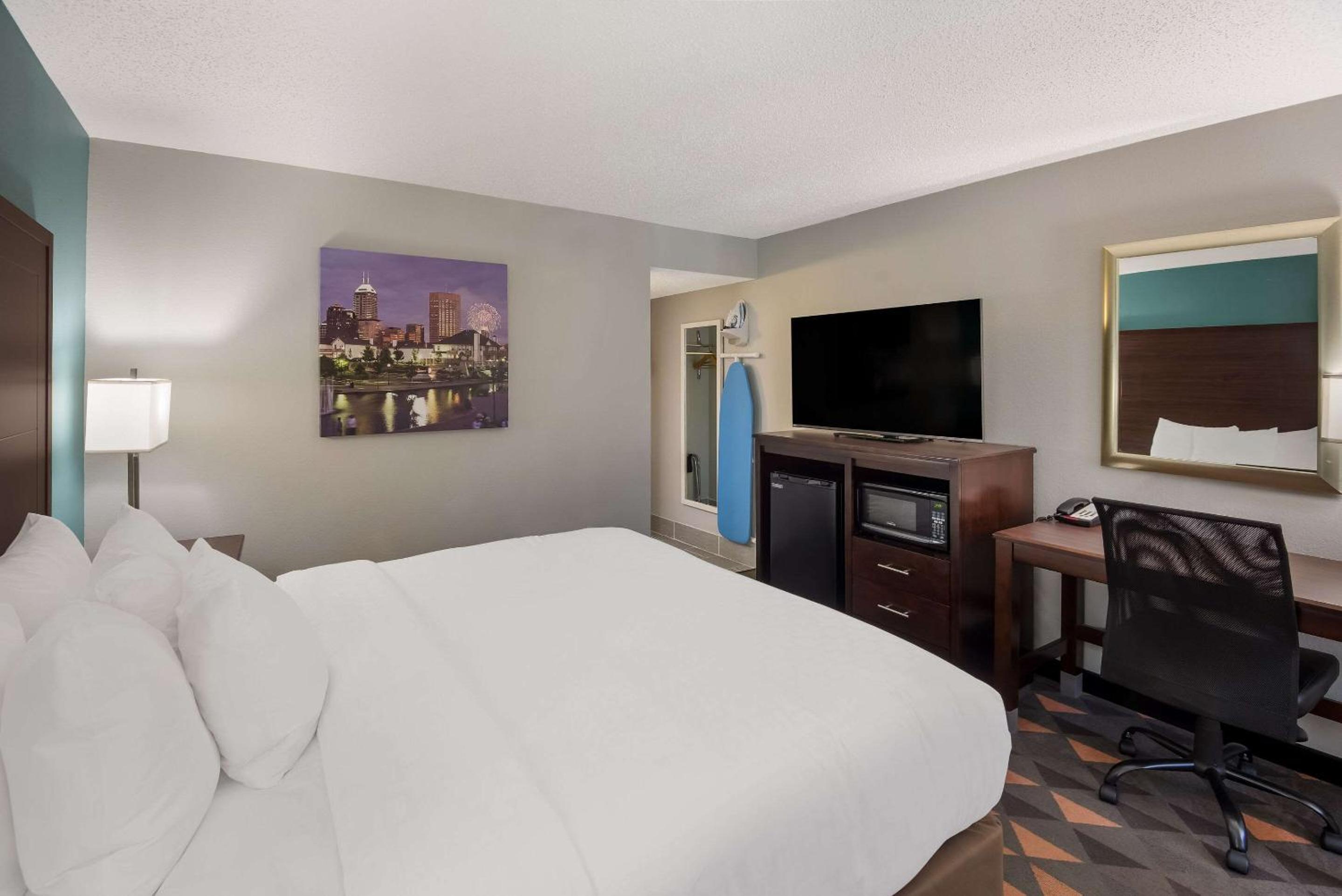 Standard King Room - Non Smoking - Photo 3