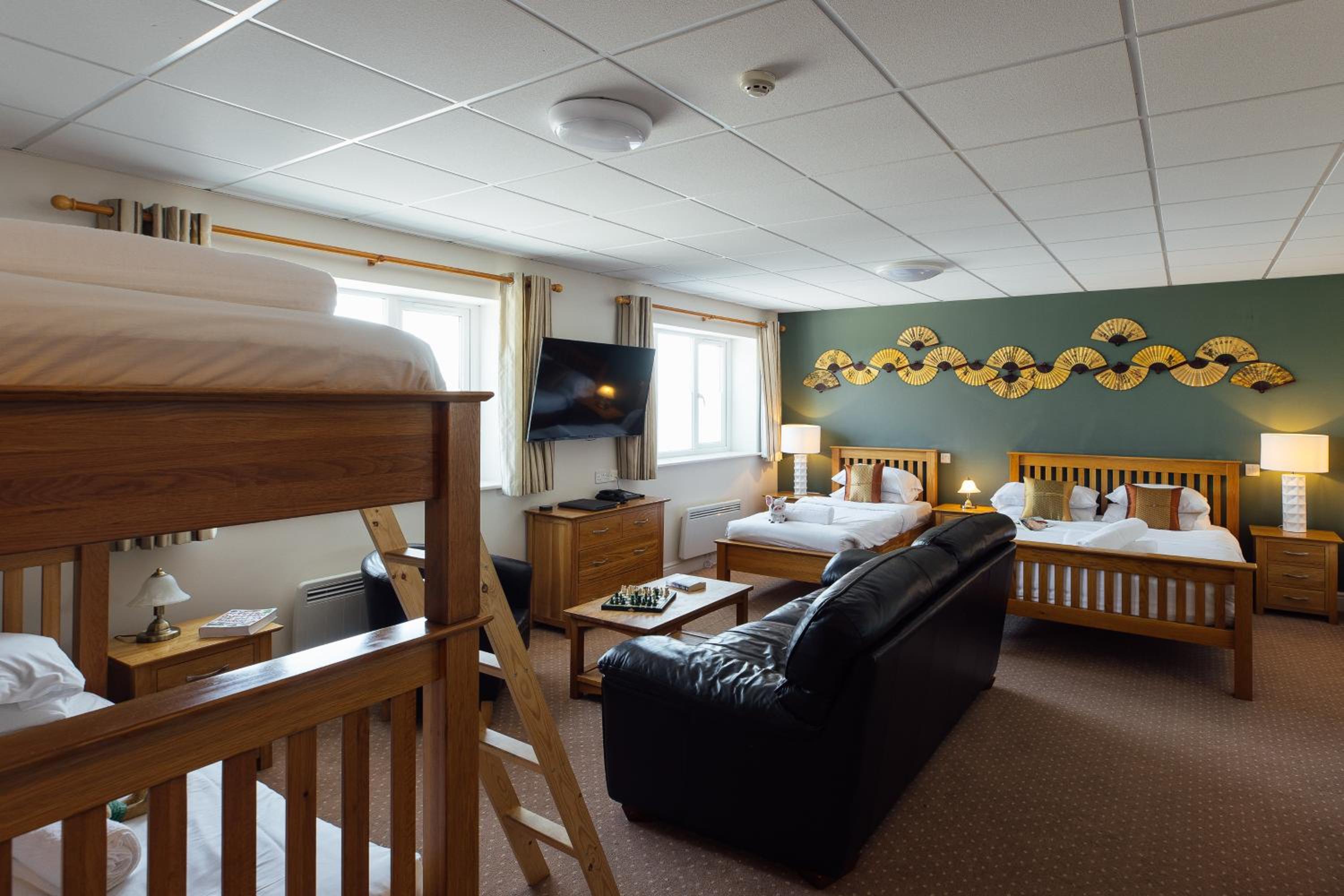 Large Family Room (2 adults + 2Children) - Photo 4
