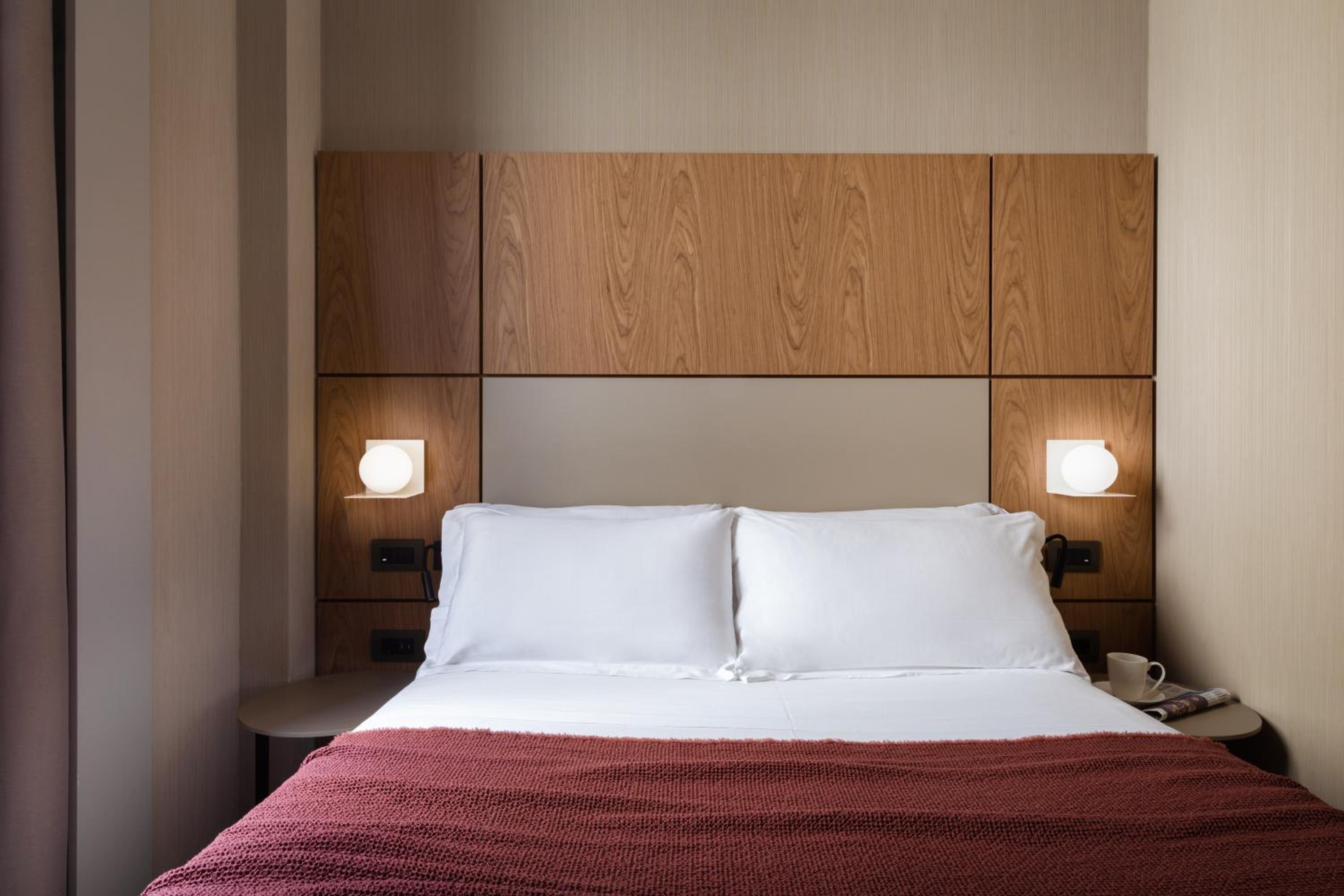 Superior Double Room with One Double Bed and 2 Adults Occupancy (Non Smoking) thumbnail 6