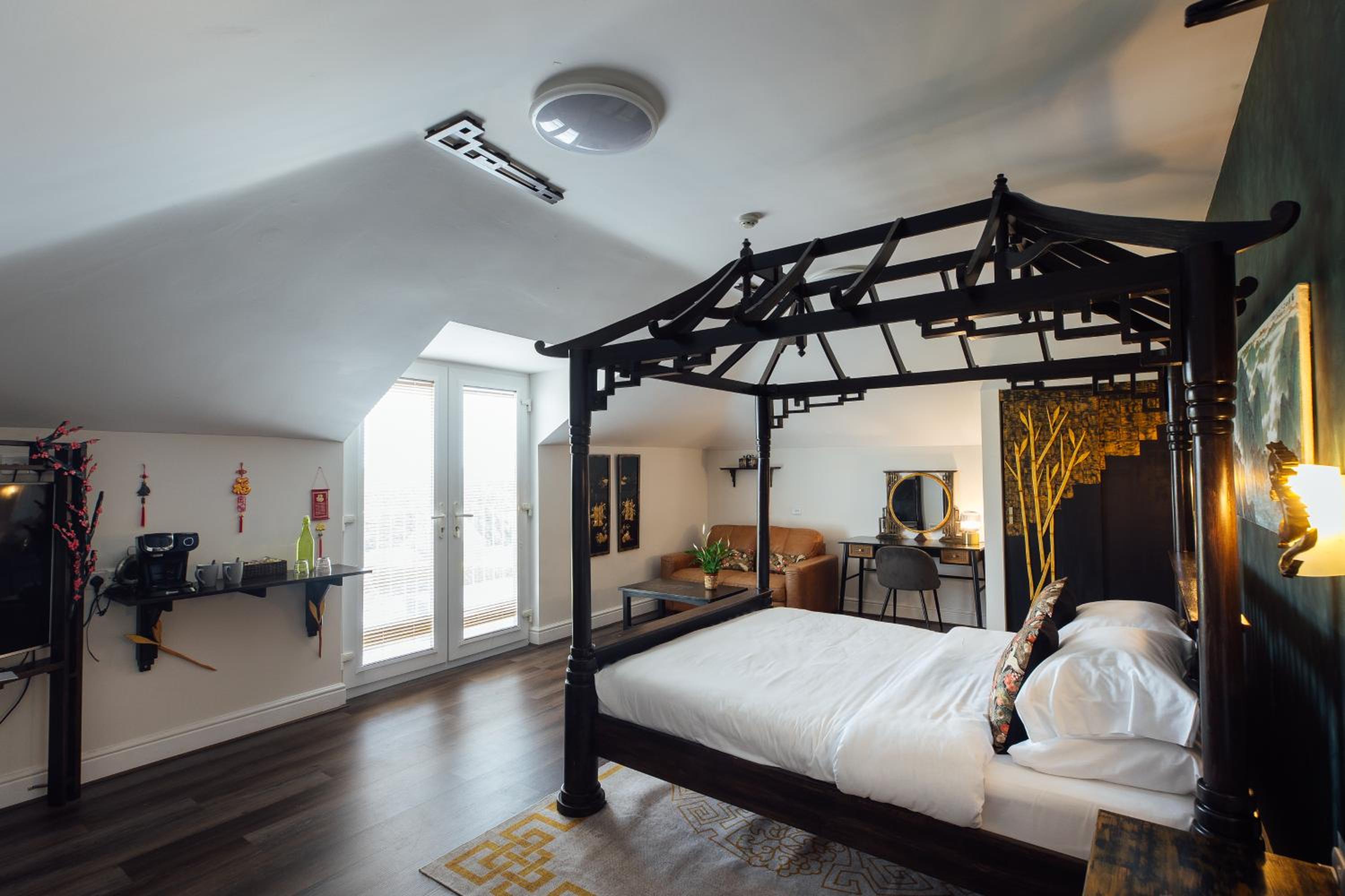  Luxury Queen Room with Garden View - Photo 10