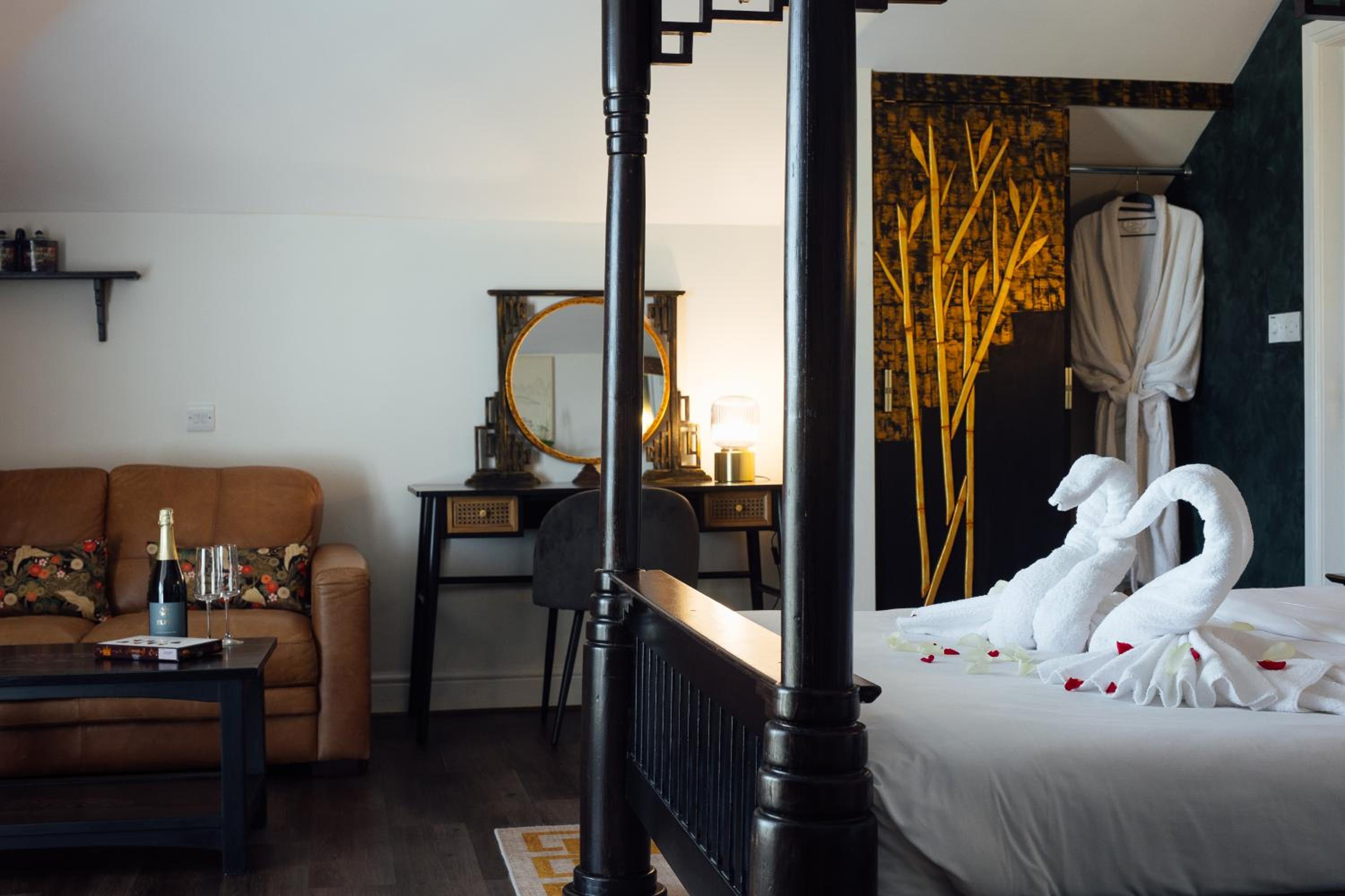  Luxury Queen Room with Garden View - Photo 8