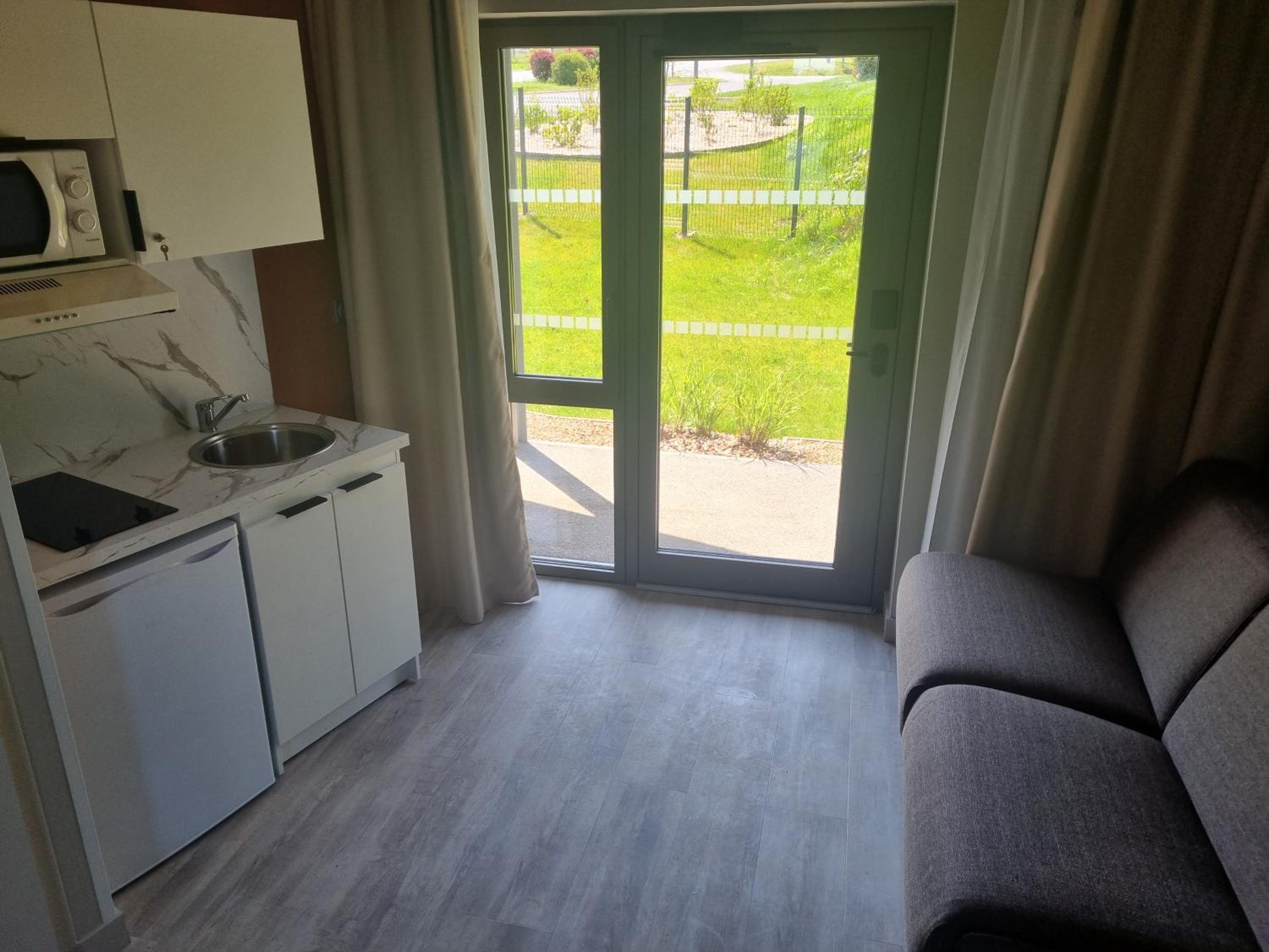 Superior Quadruple Room with a Sofa Bed and a Kitchenette - Photo 3