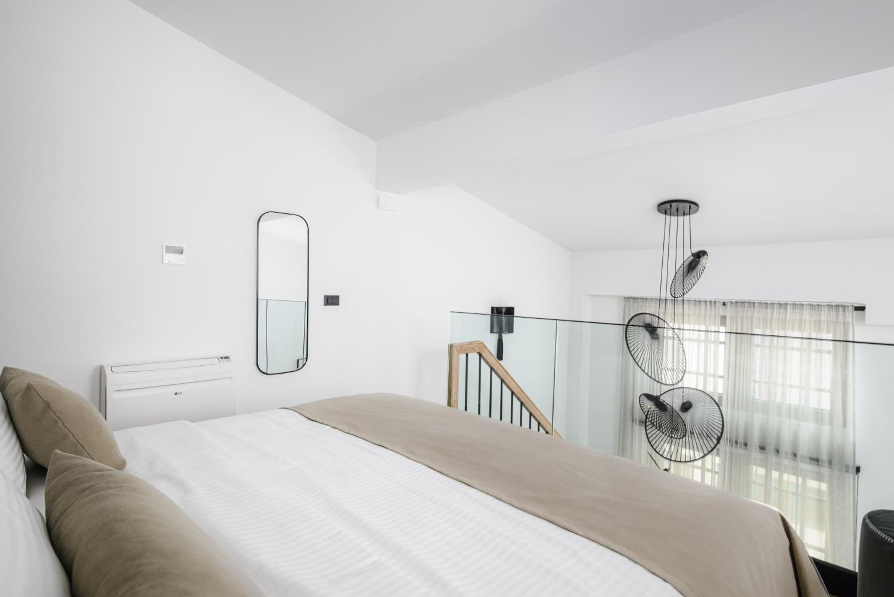 Superior Suite - Split Level - Photo 21