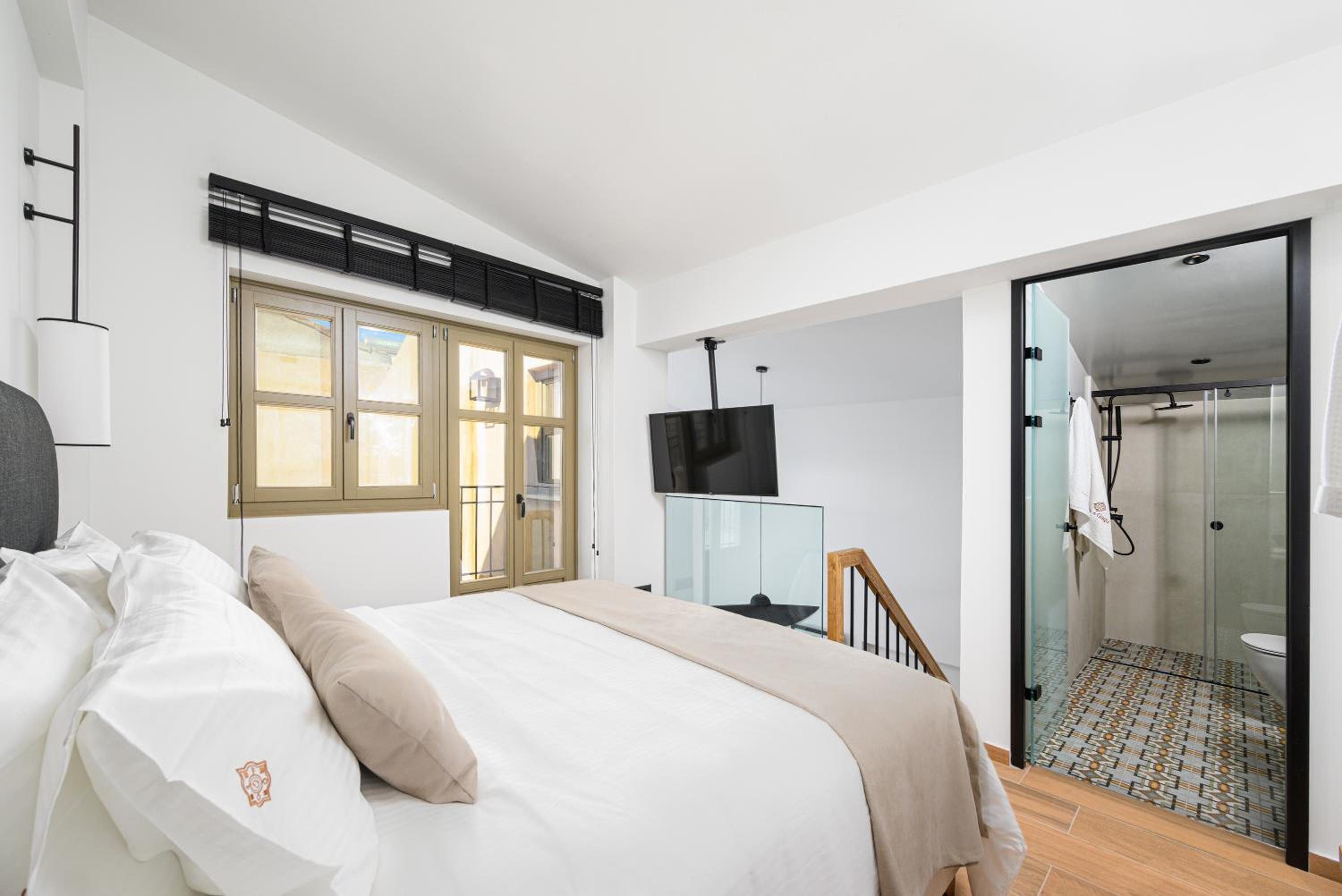 Superior Suite - Split Level - Photo 9