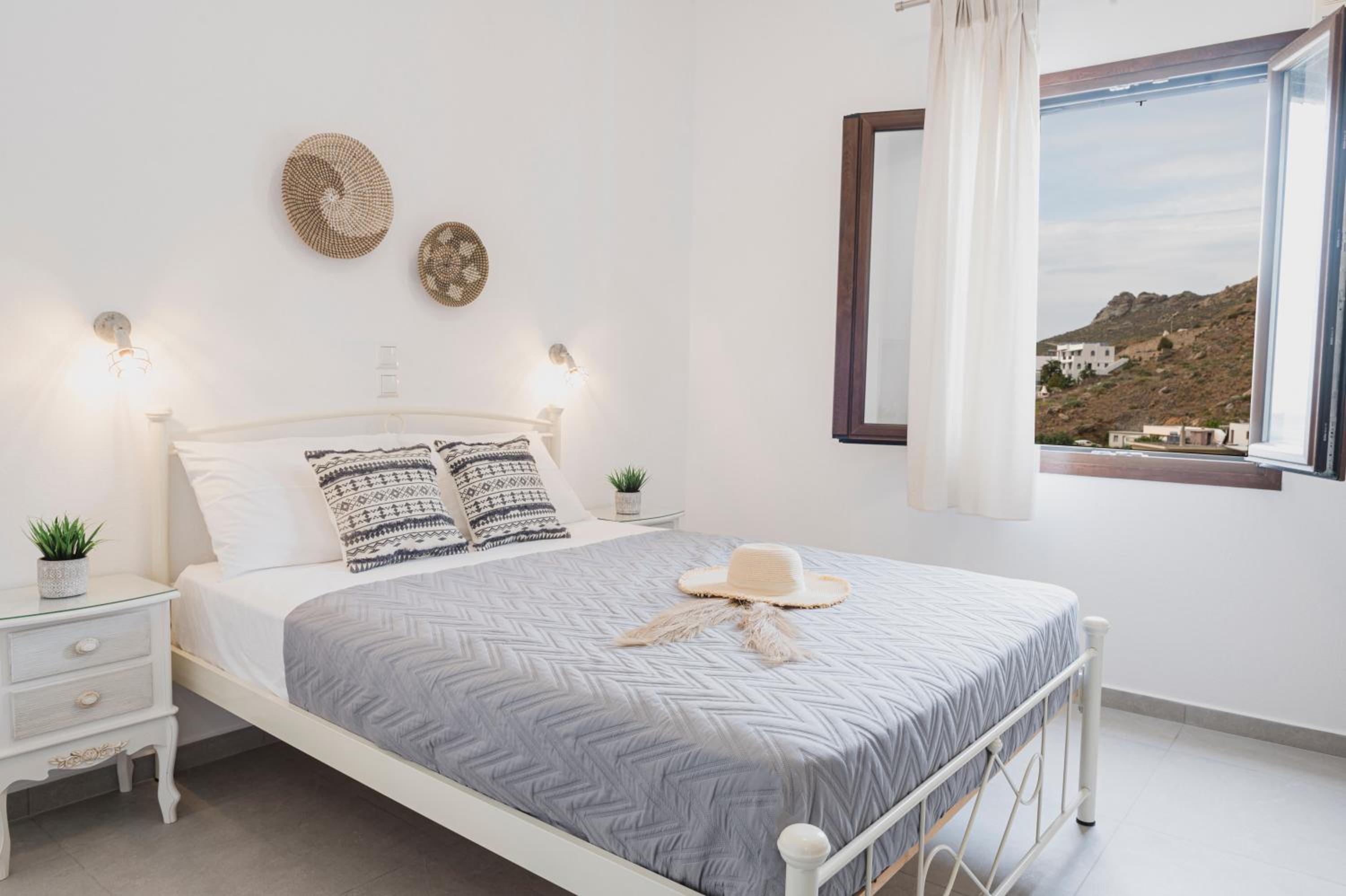 Deluxe Double Room with Balcony and Sea View photo 3