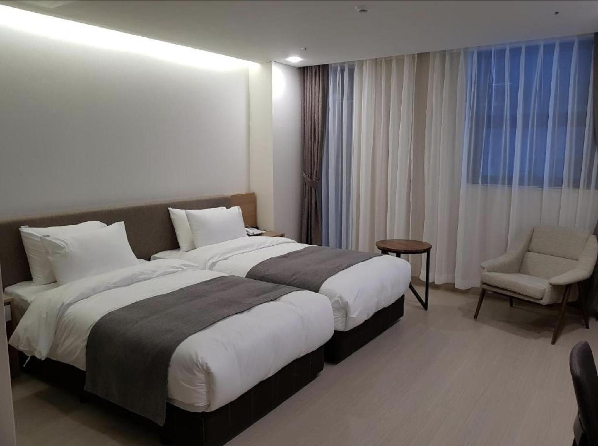 Standard Twin Room - Photo 2