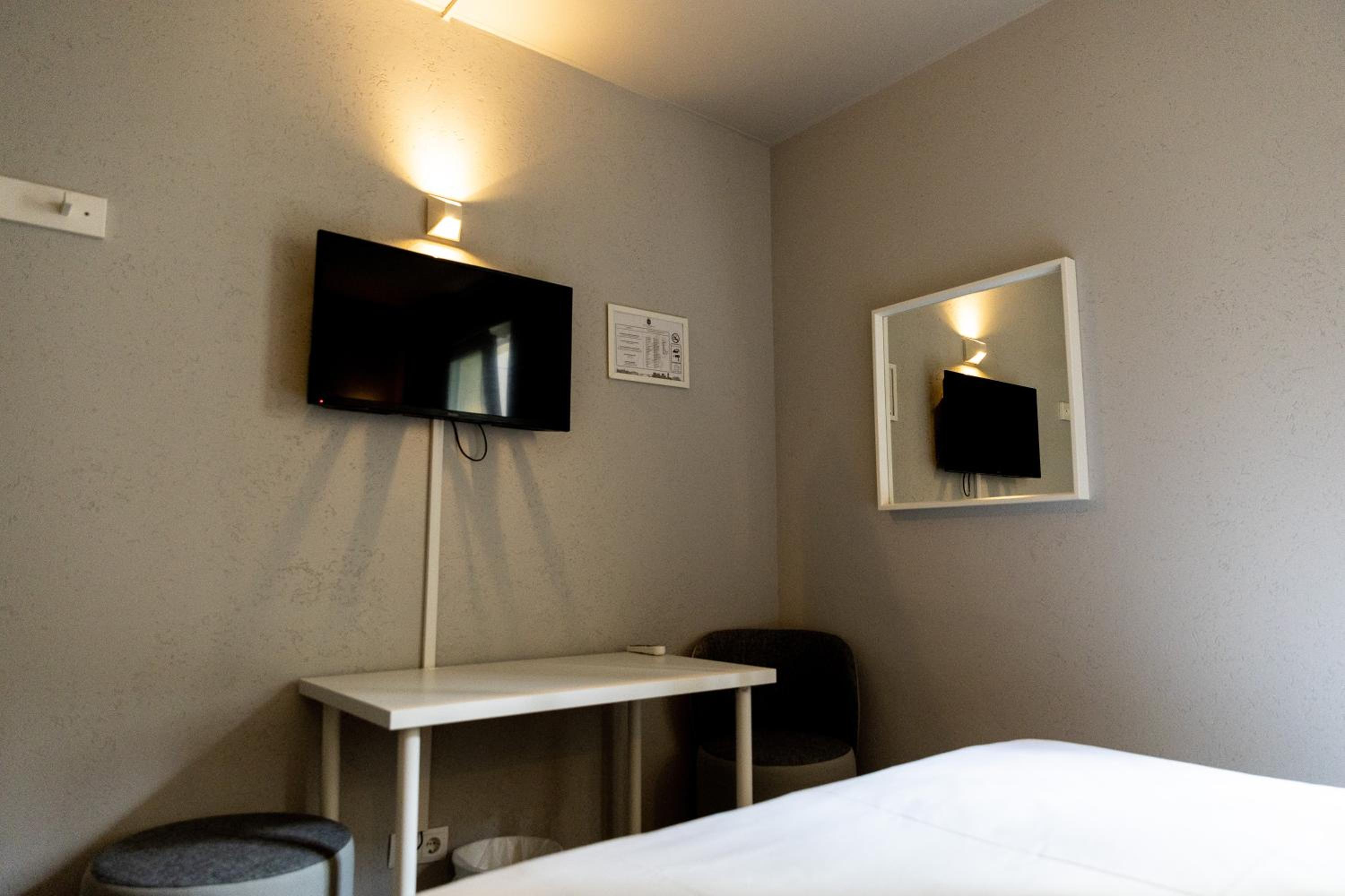 Double Room - Photo 11