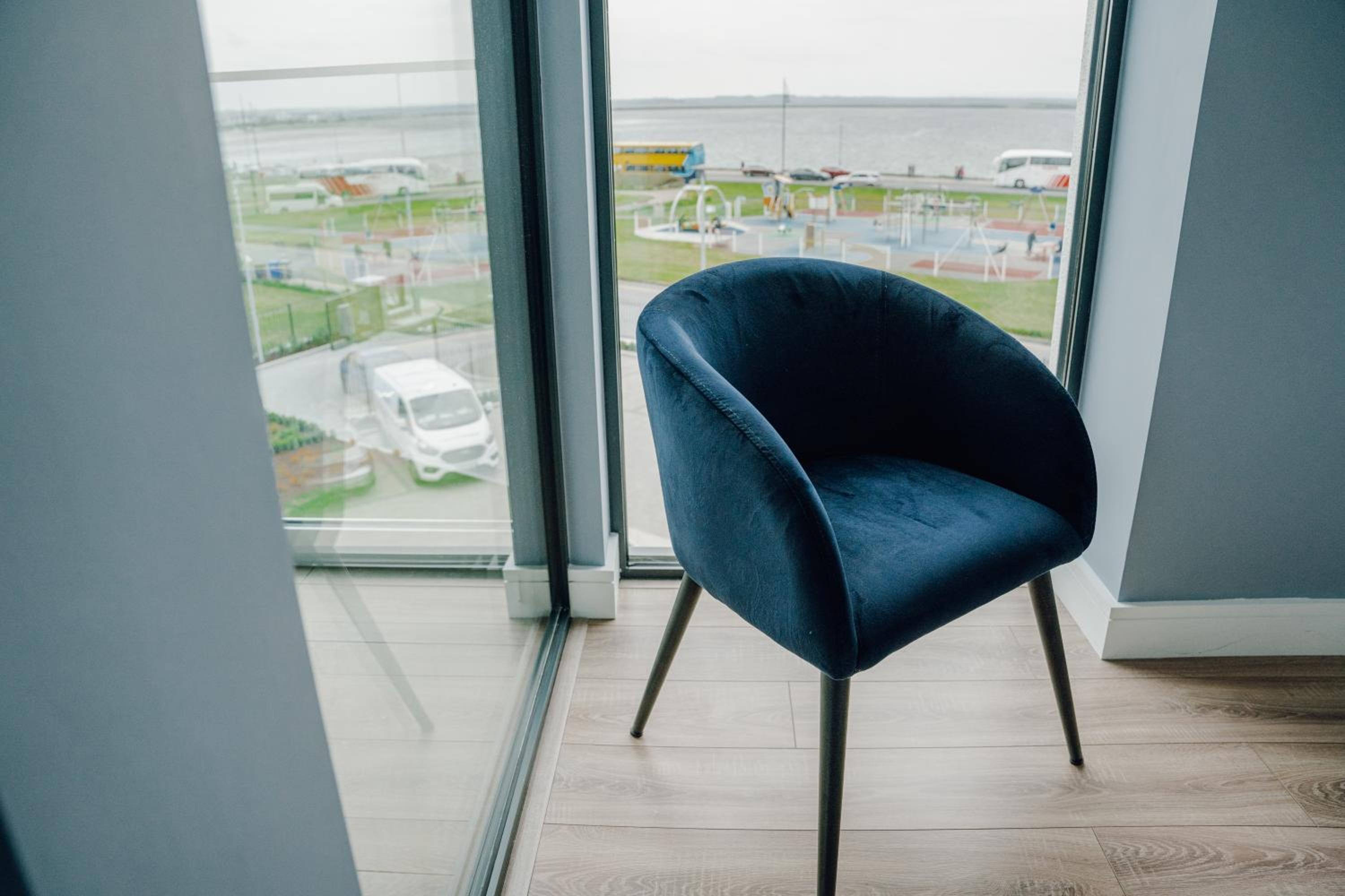 Two-Bedroom Apartment with Sea View - Photo 7
