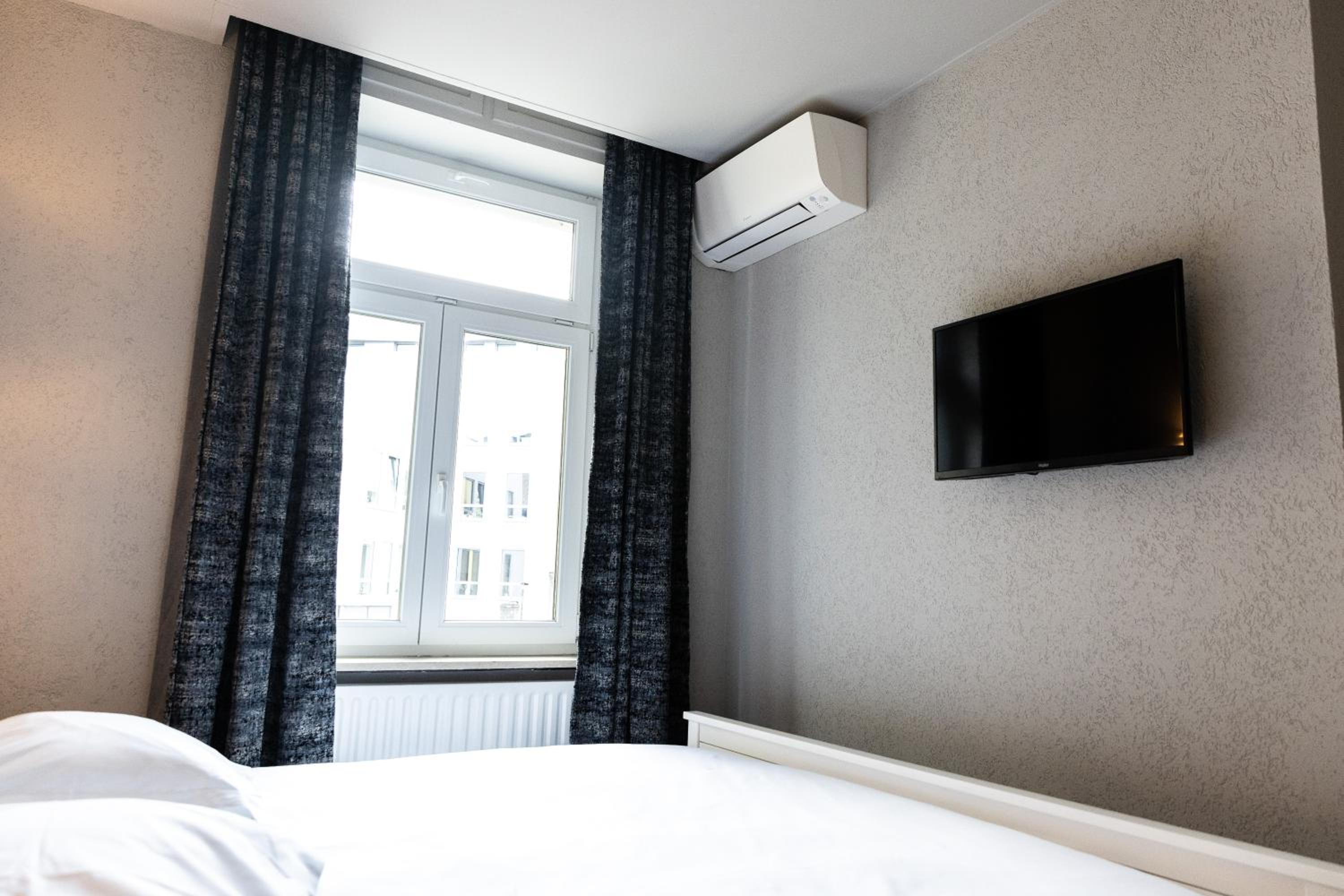 Double Room - Photo 17