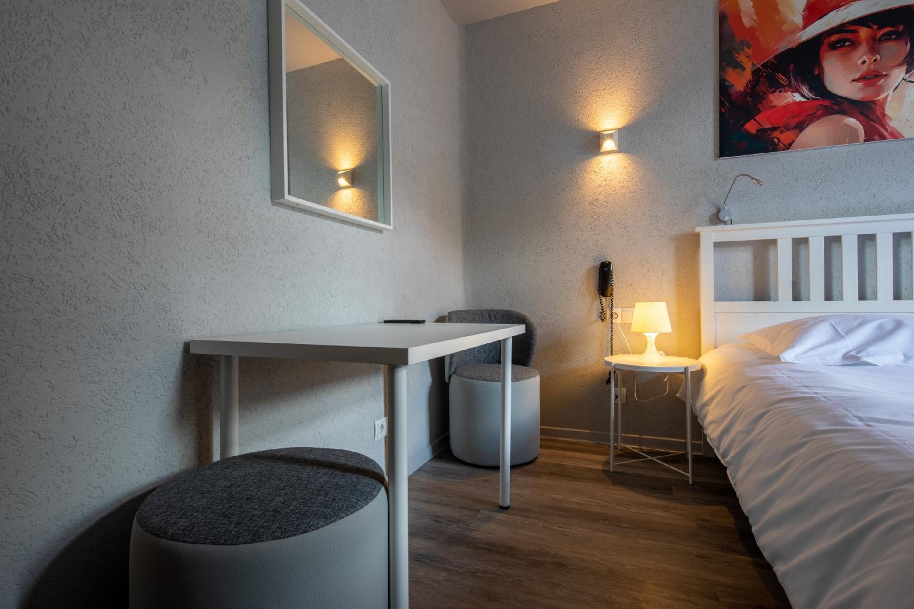Double Room - Photo 8