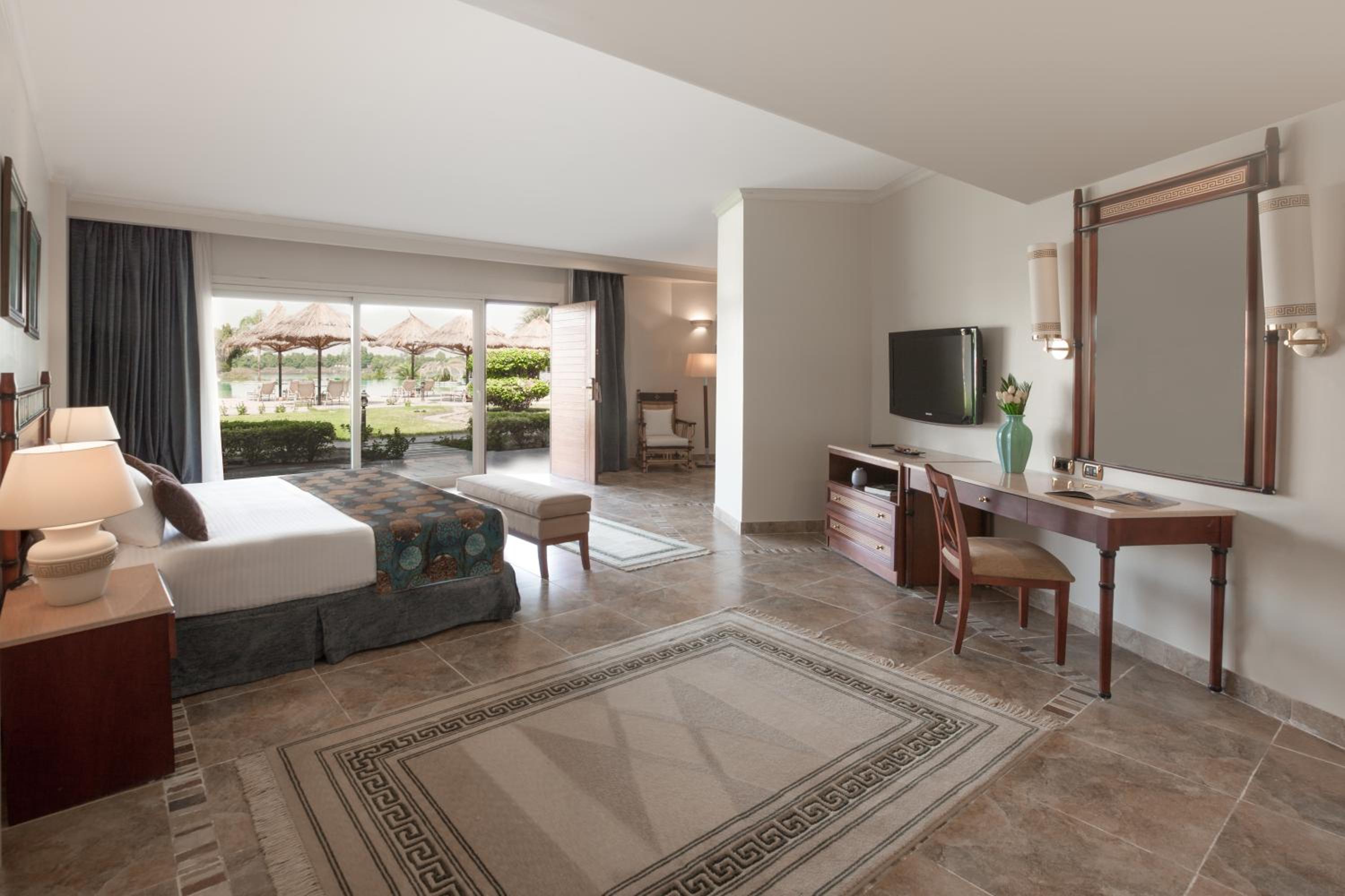 Executive Suite - Photo 1