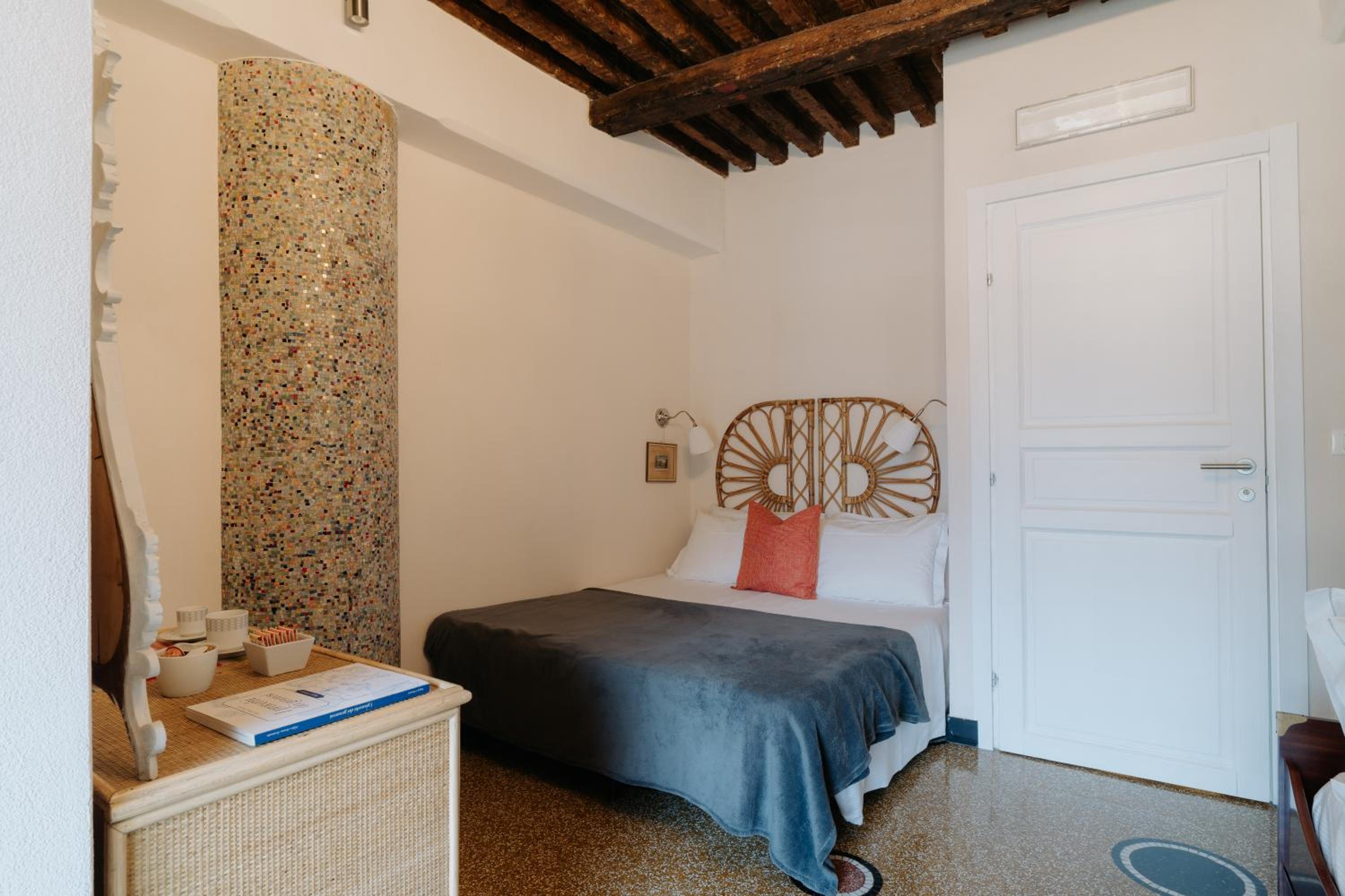 Quadruple Room with Private Bathroom photo 3