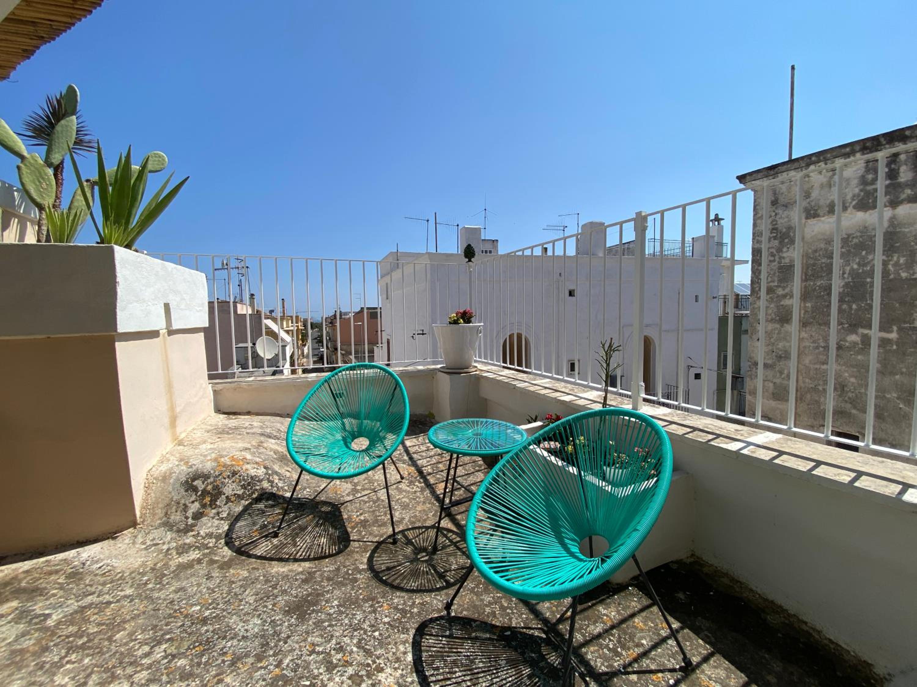 Deluxe Double Room with Balcony photo 2