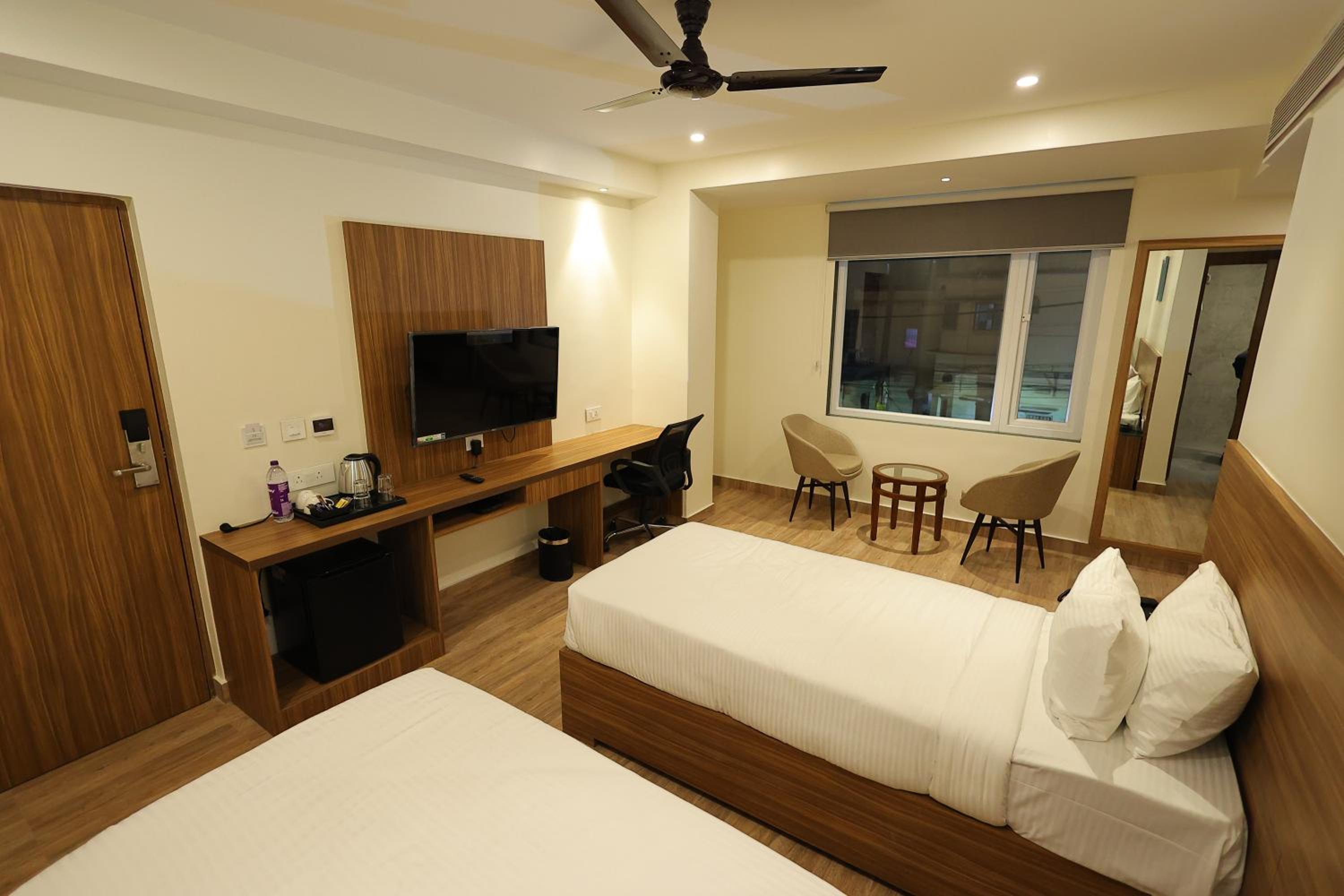 Deluxe Room - Photo 6