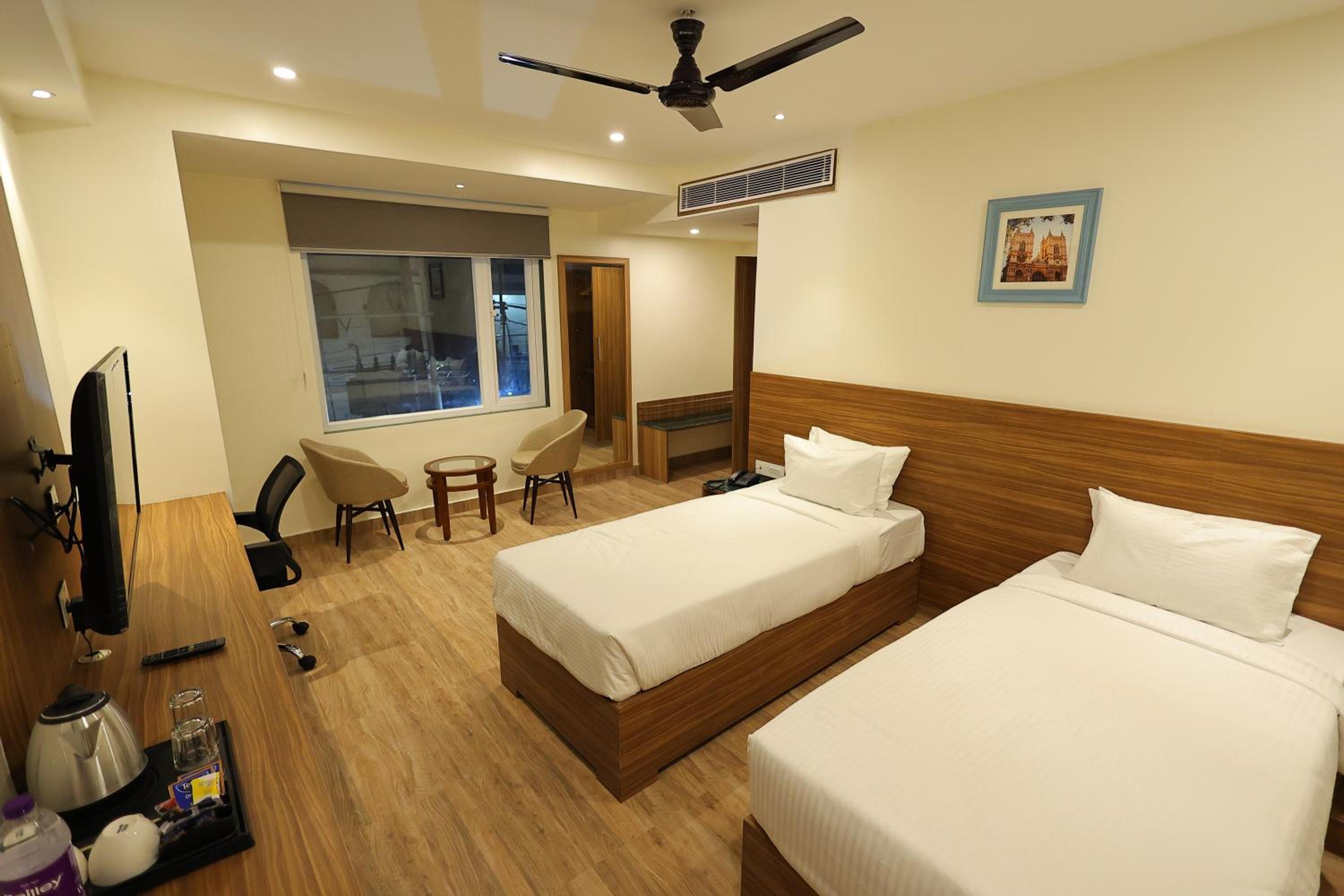Deluxe Room - Photo 8