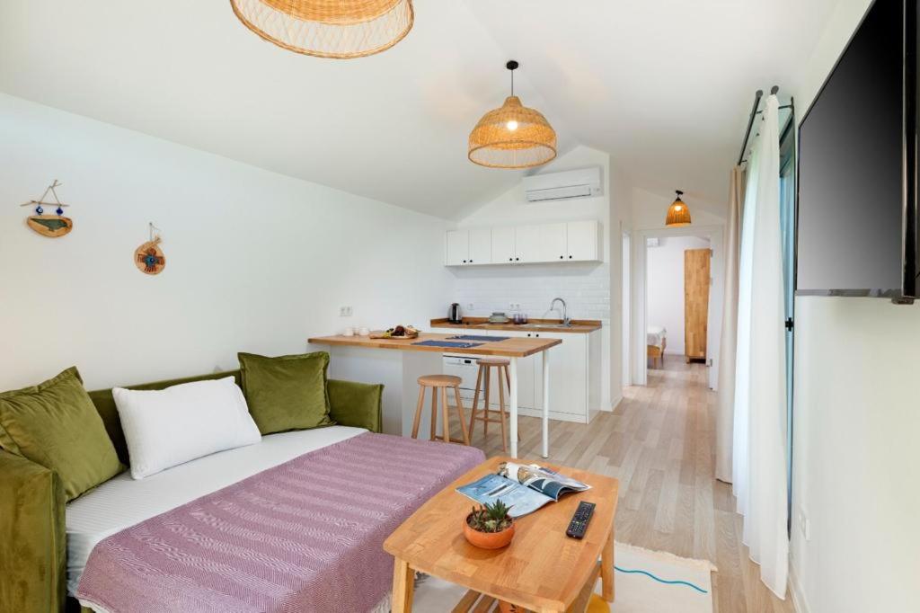 Deluxe Double Room with Jacuzzi - Photo 13