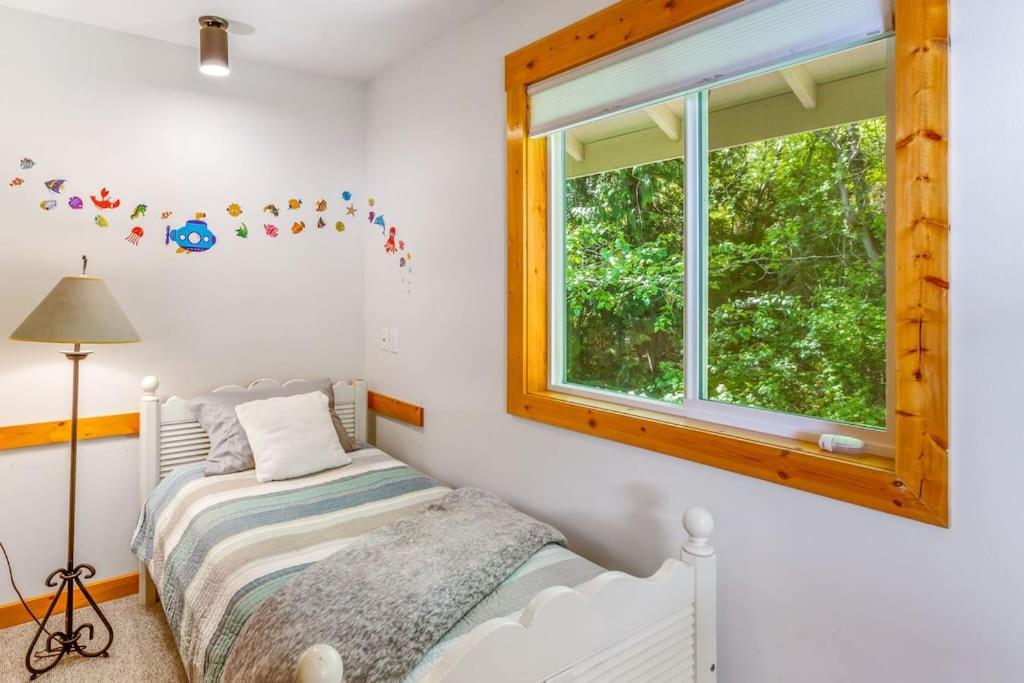 Three-Bedroom House photo 1