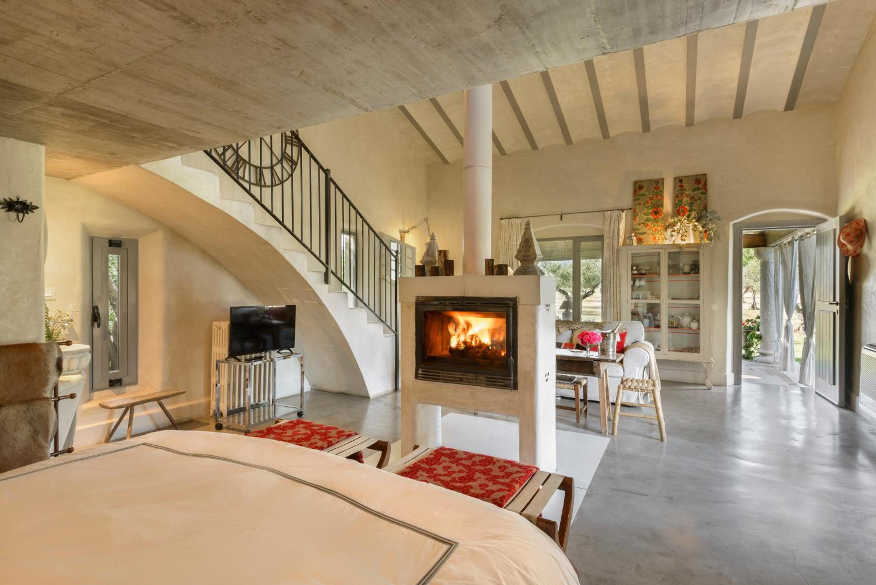 Queen Suite with Pool View - Photo 1