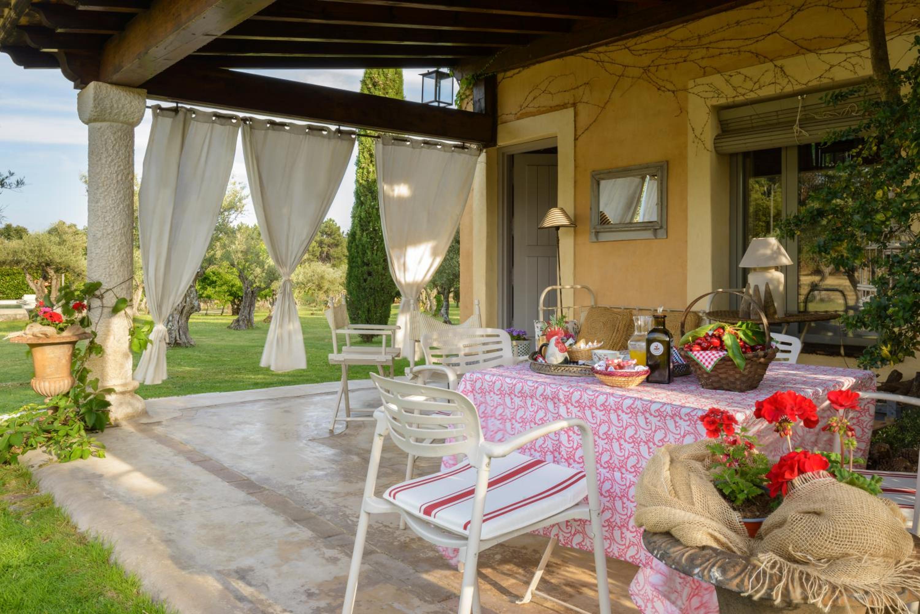 Queen Suite with Pool View - Photo 20
