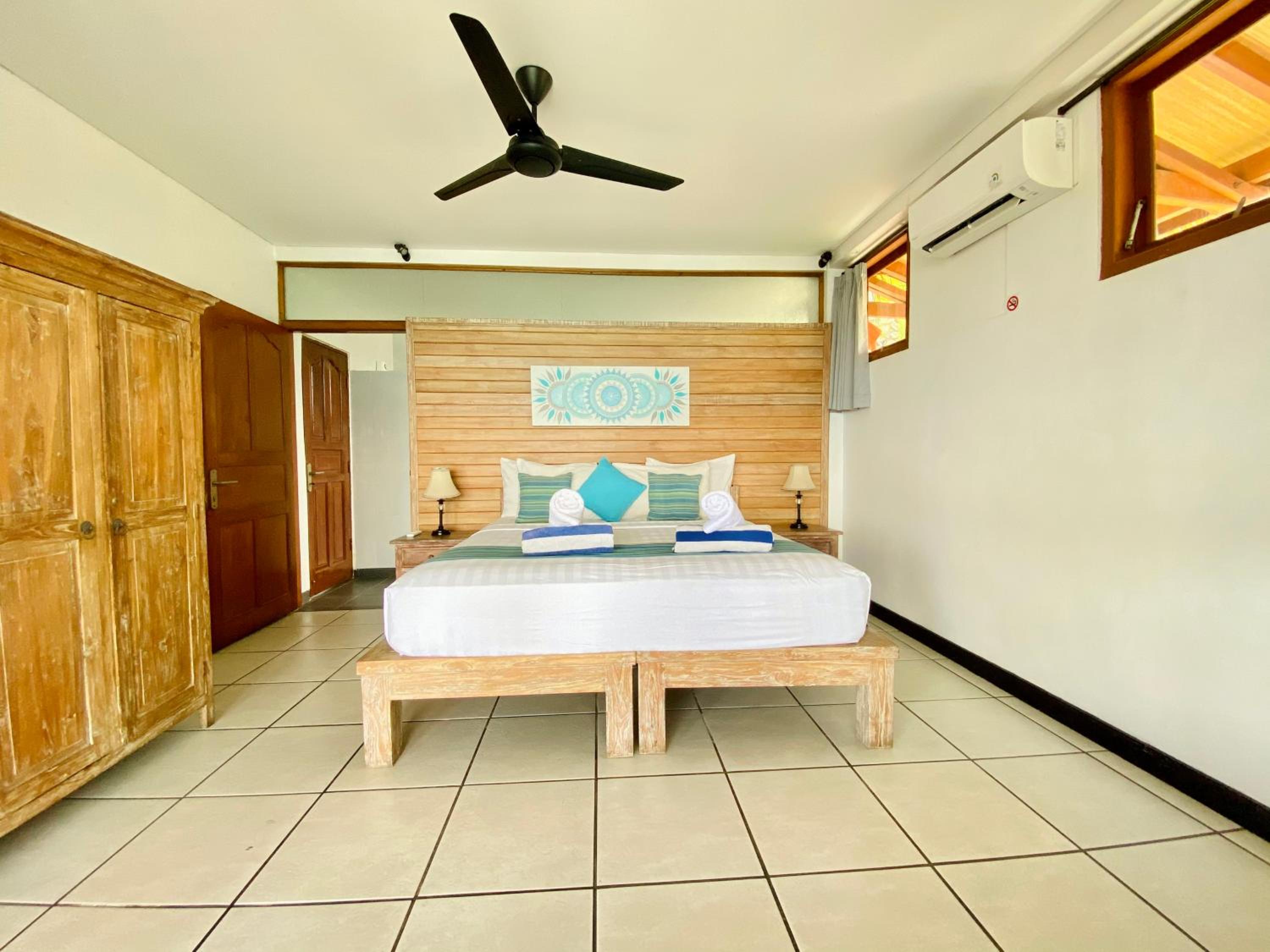 One-Bedroom Villa with Infinity Pool - Mid Level