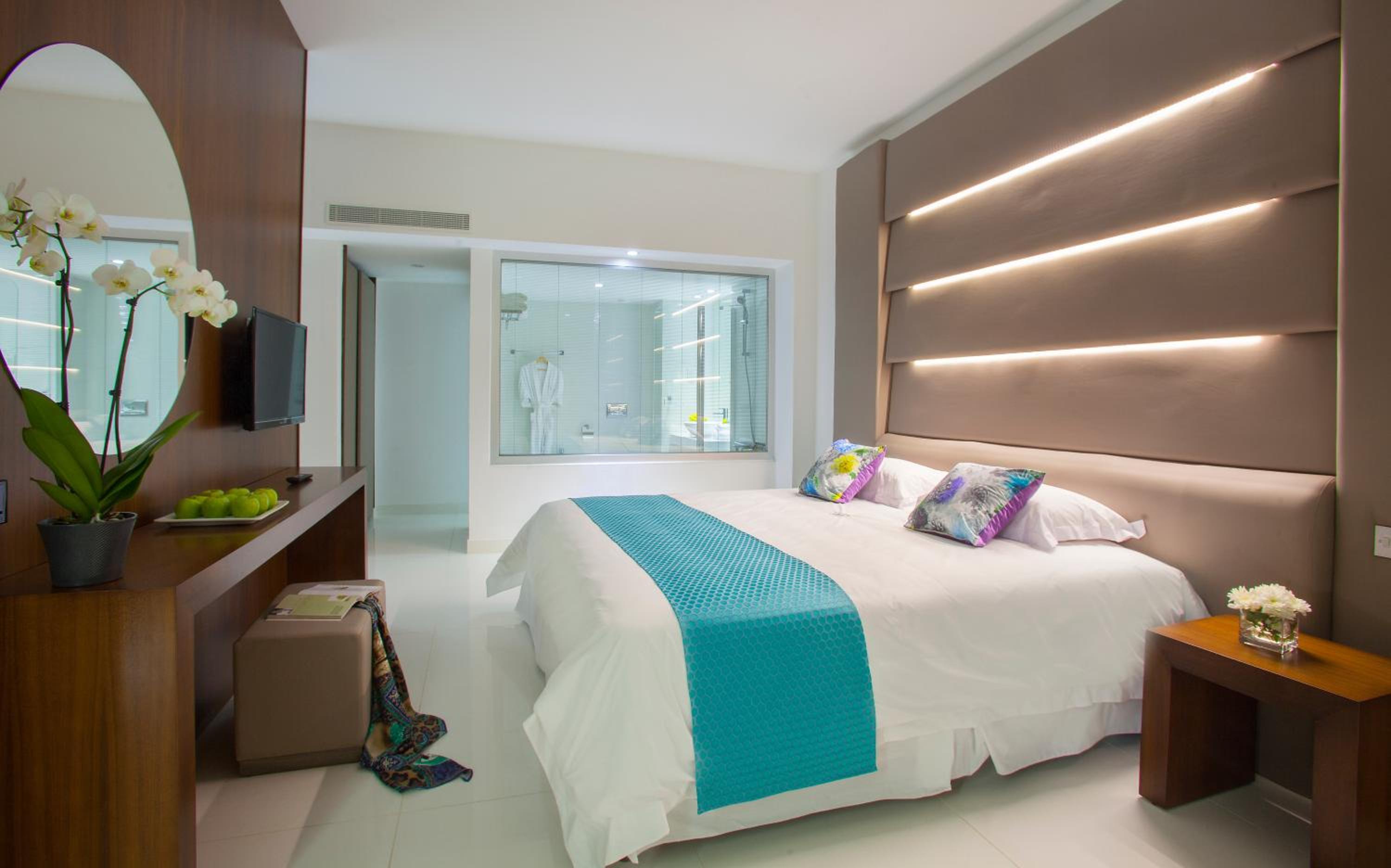 מלון קינג אבלטון פאפוס — Terrace Suite with Front Sea View