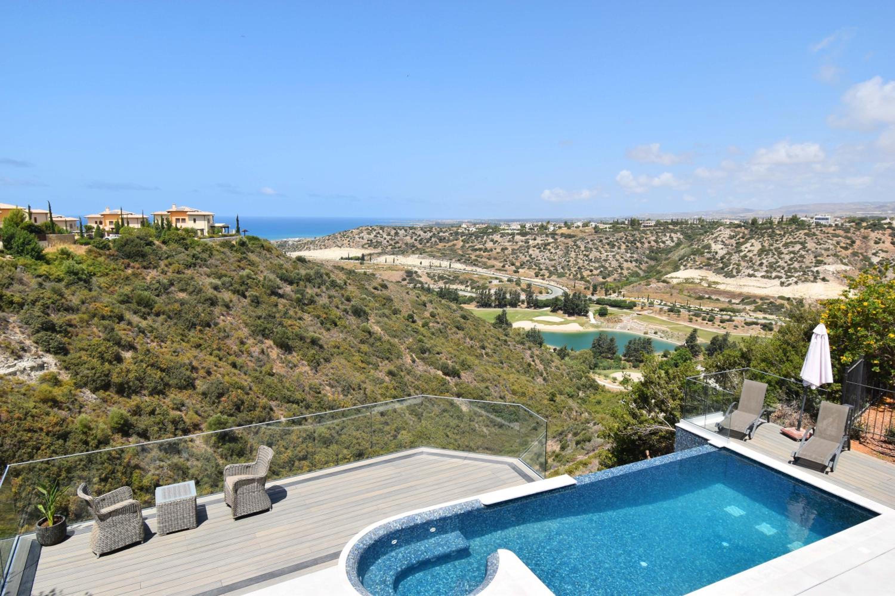 Three-Bedroom Villa photo 1