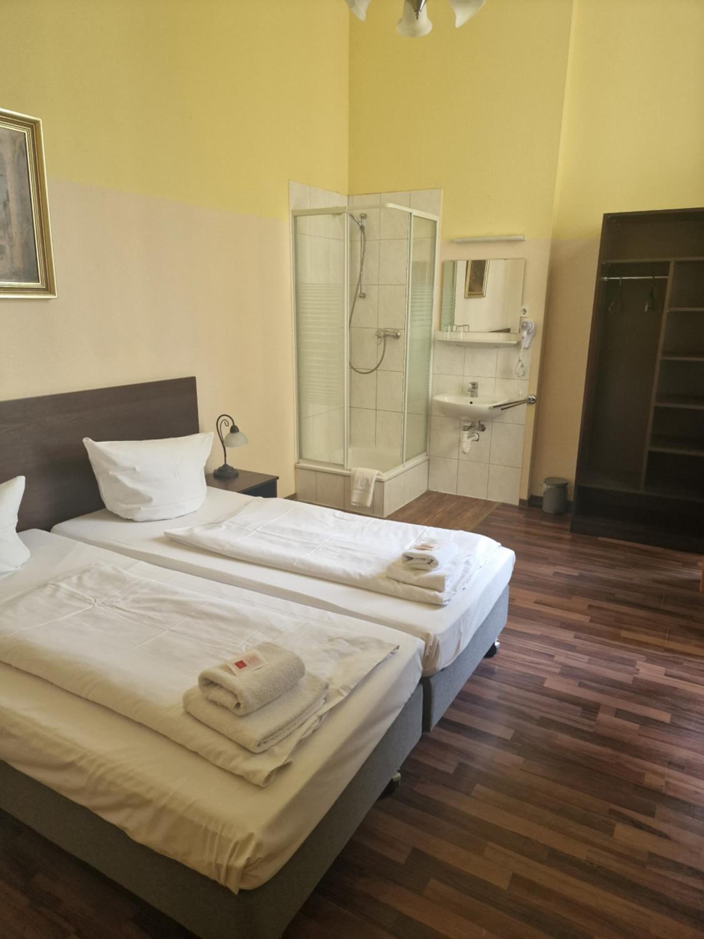 Double Room with Shower and Shared Toilet photo 1