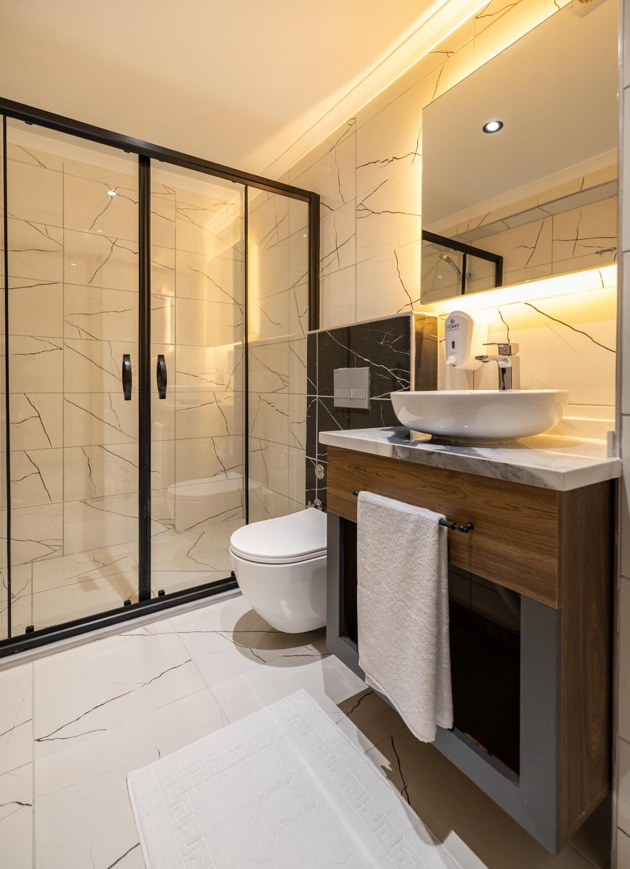 Deluxe Double Room (2 Adults + 1 Child) - Photo 6
