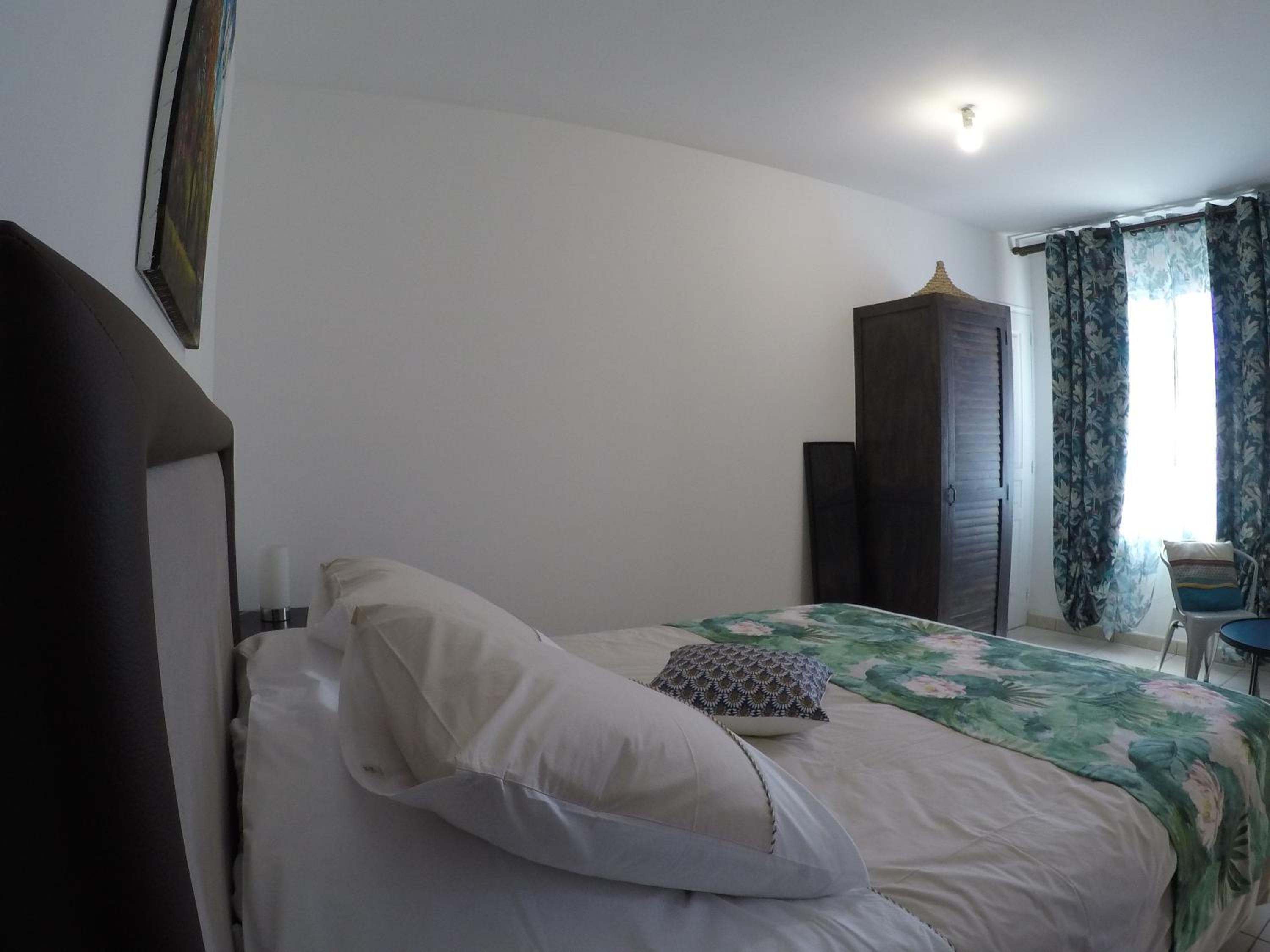 Queen Room photo 2
