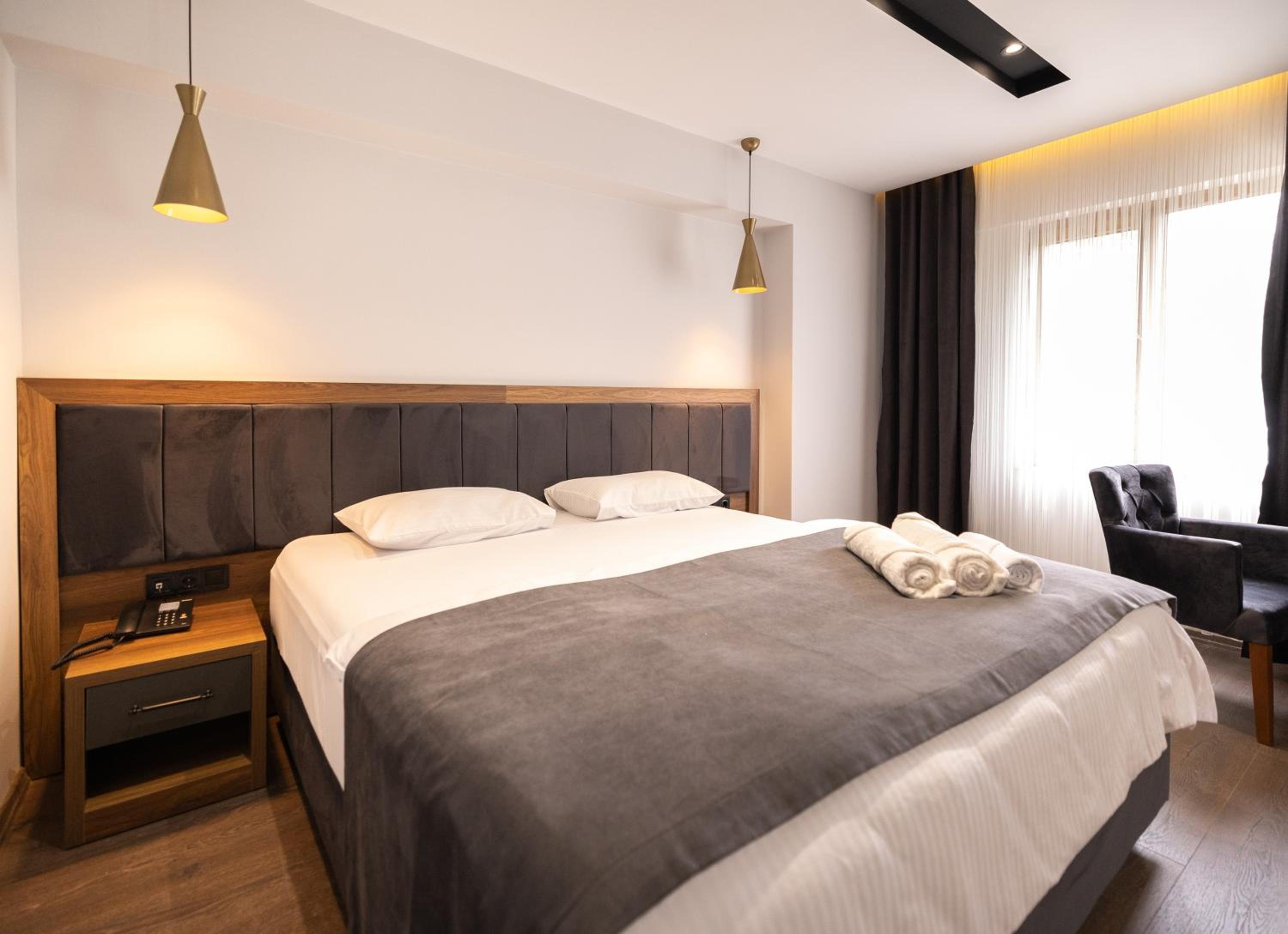 Deluxe Double Room (2 Adults + 1 Child) - Photo 5