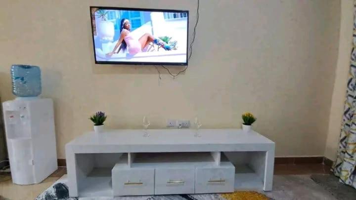 One-Bedroom Apartment - Photo 2