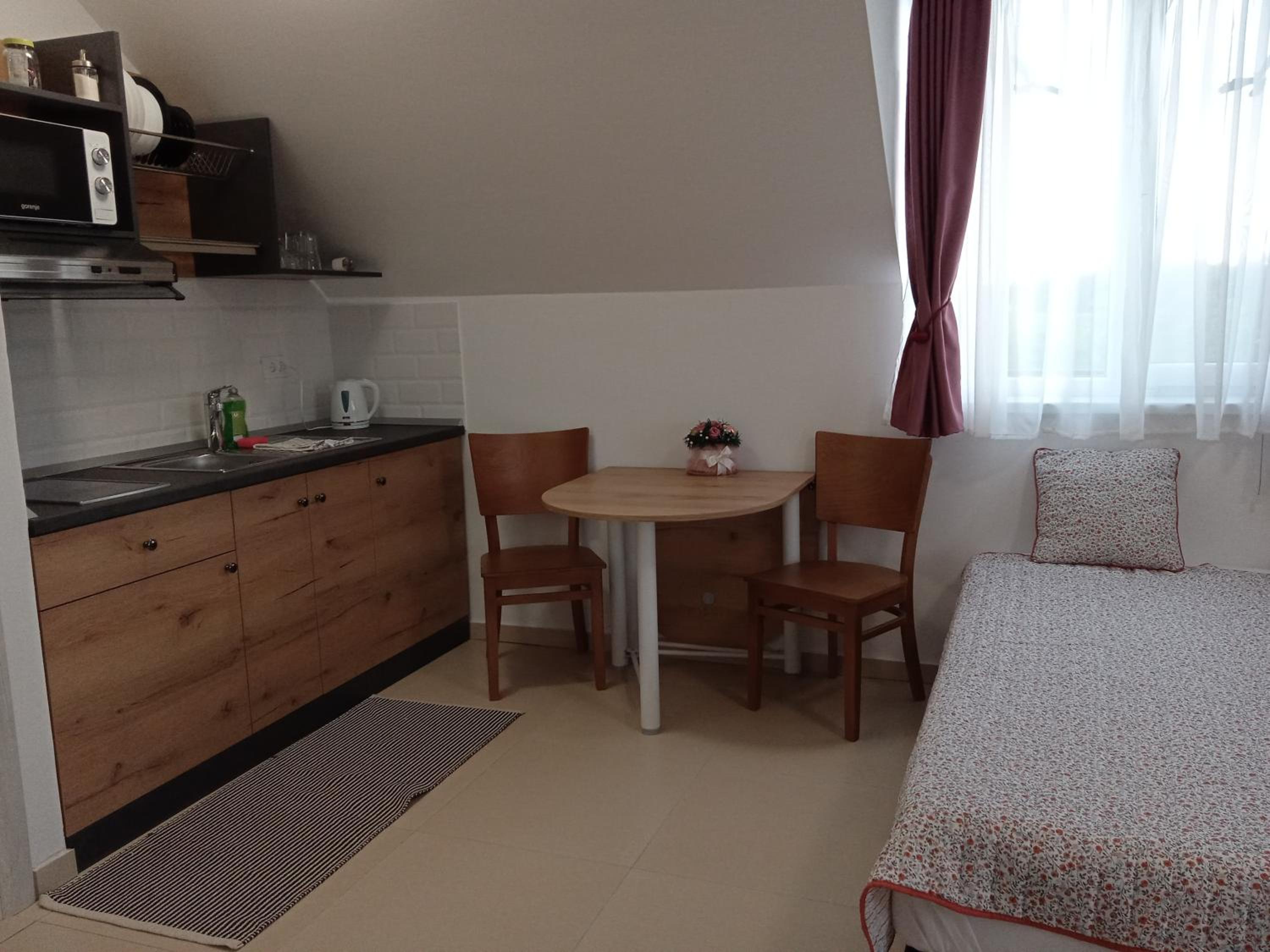 Studio Apartment - Photo 8