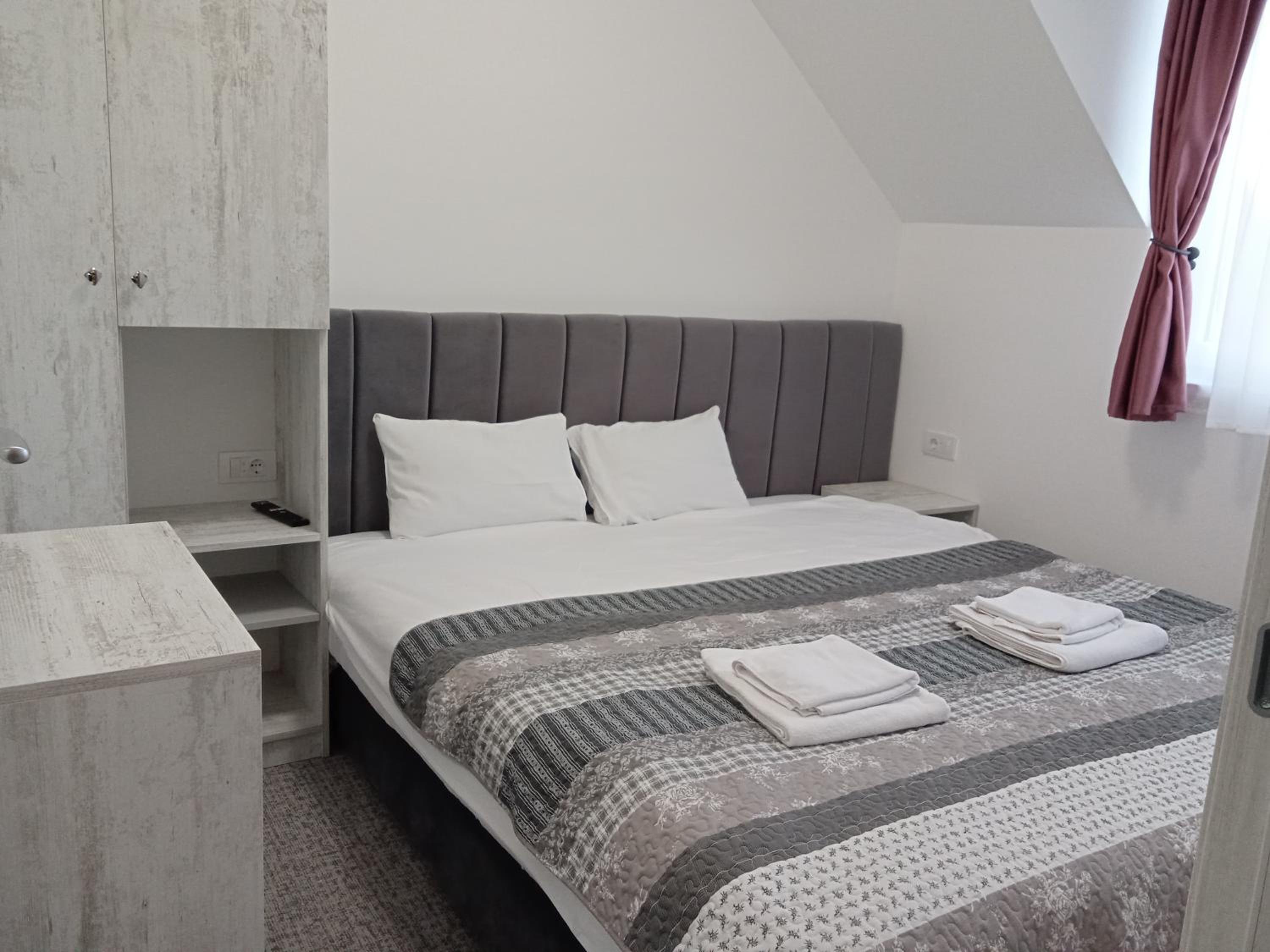 One-Bedroom Apartment - Photo 17
