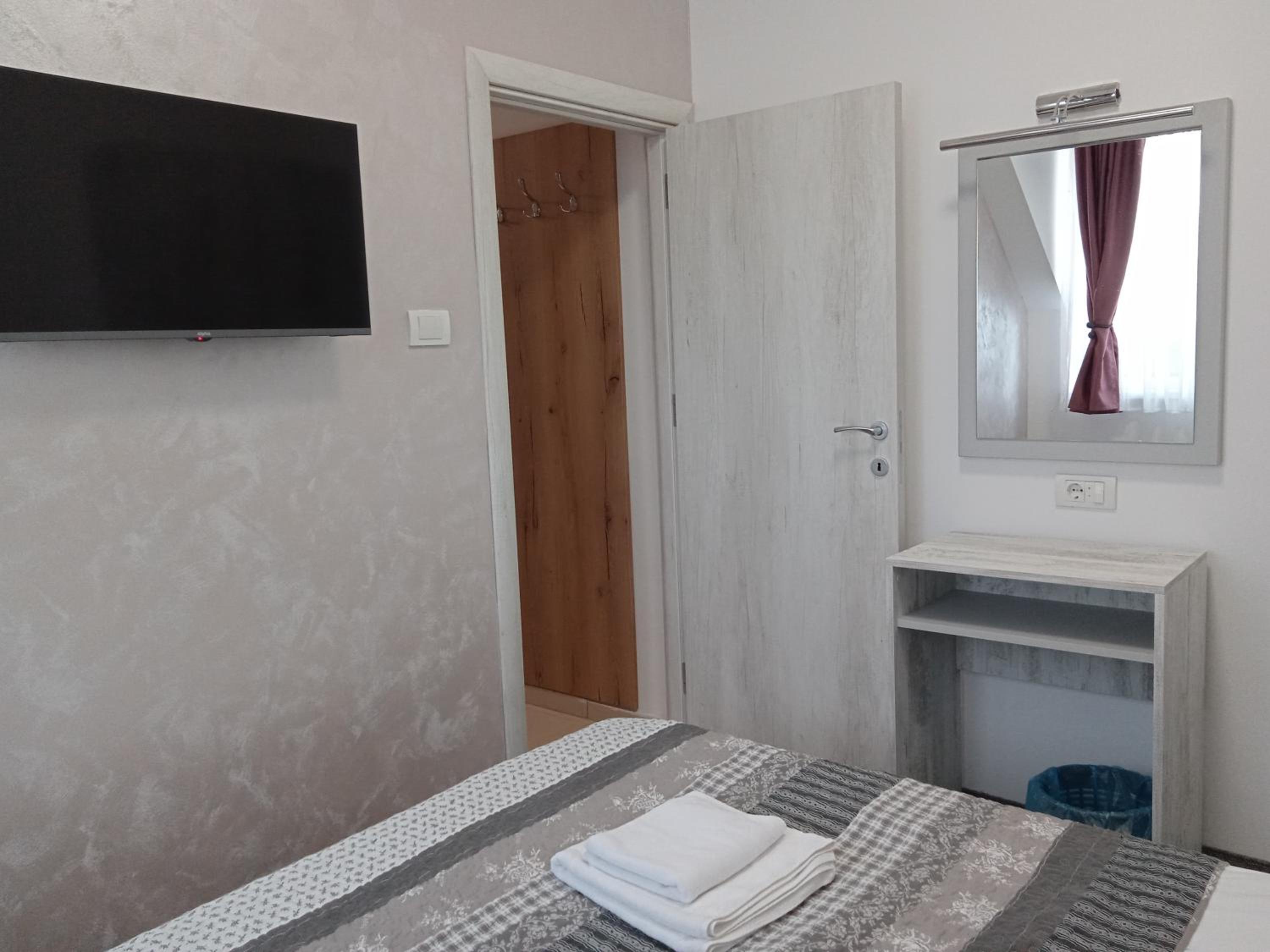 One-Bedroom Apartment - Photo 18