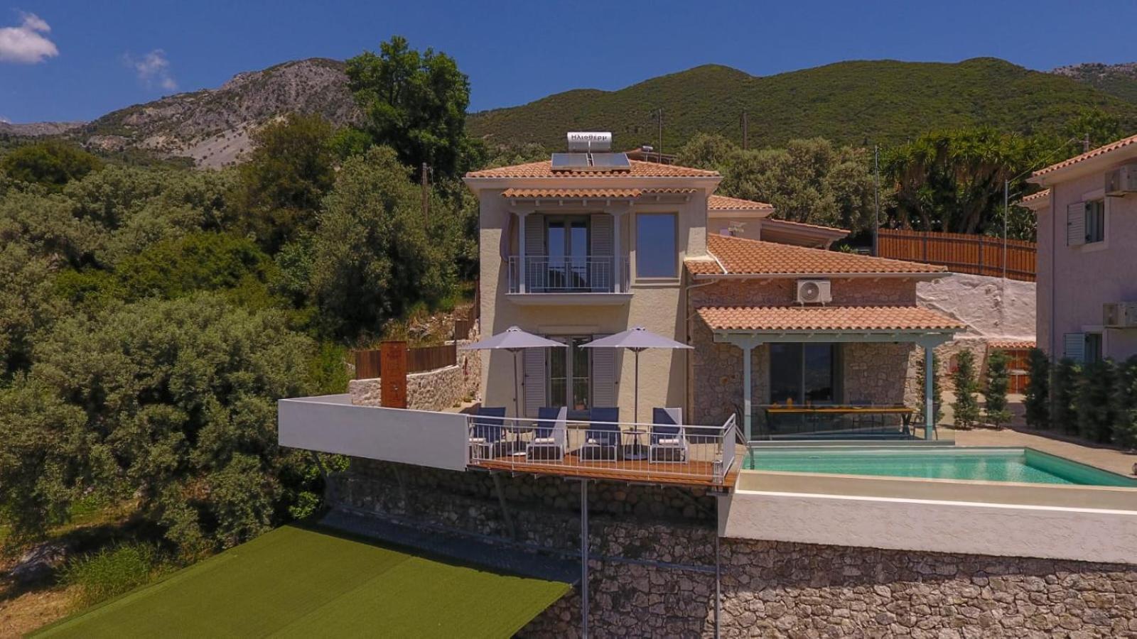 Three-Bedroom Villa photo 2