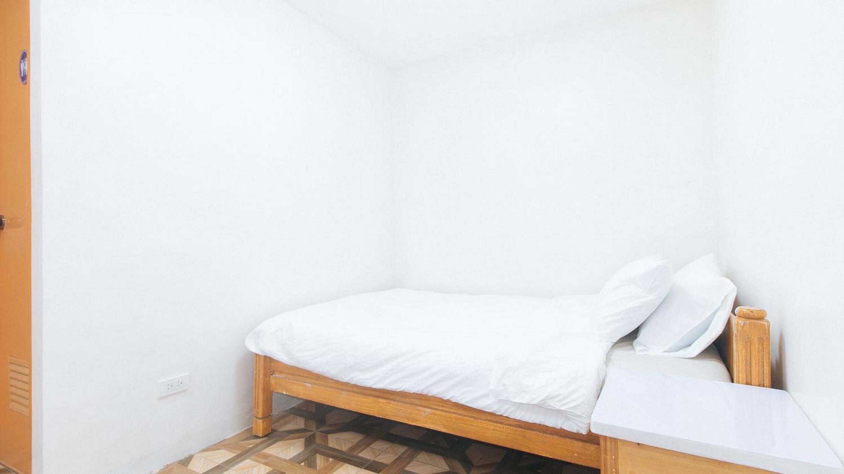 Standard Double Room - Photo 9