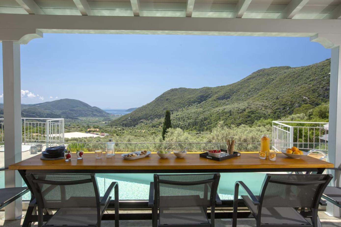 Three-Bedroom Villa photo 3