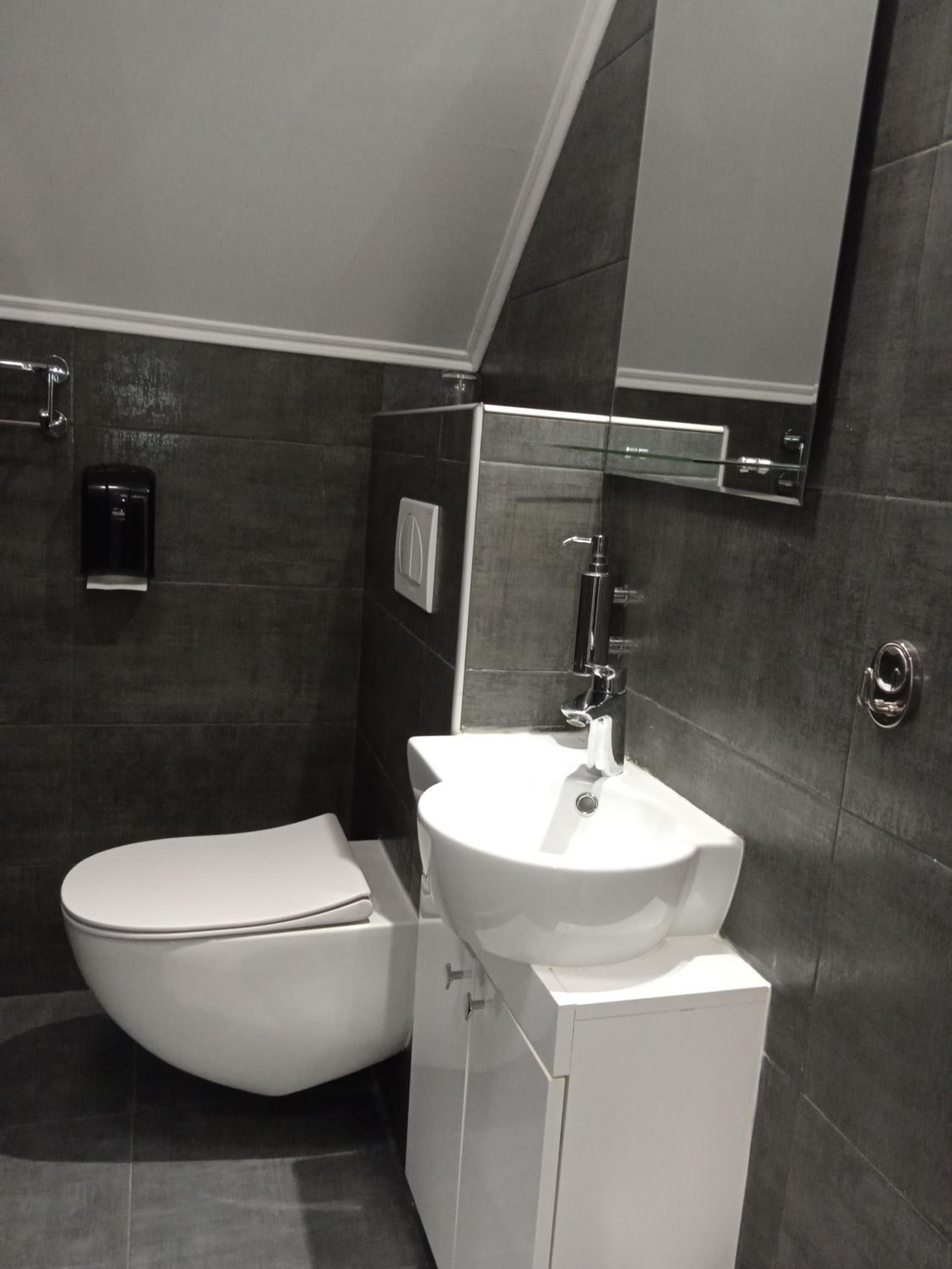 One-Bedroom Apartment - Photo 2