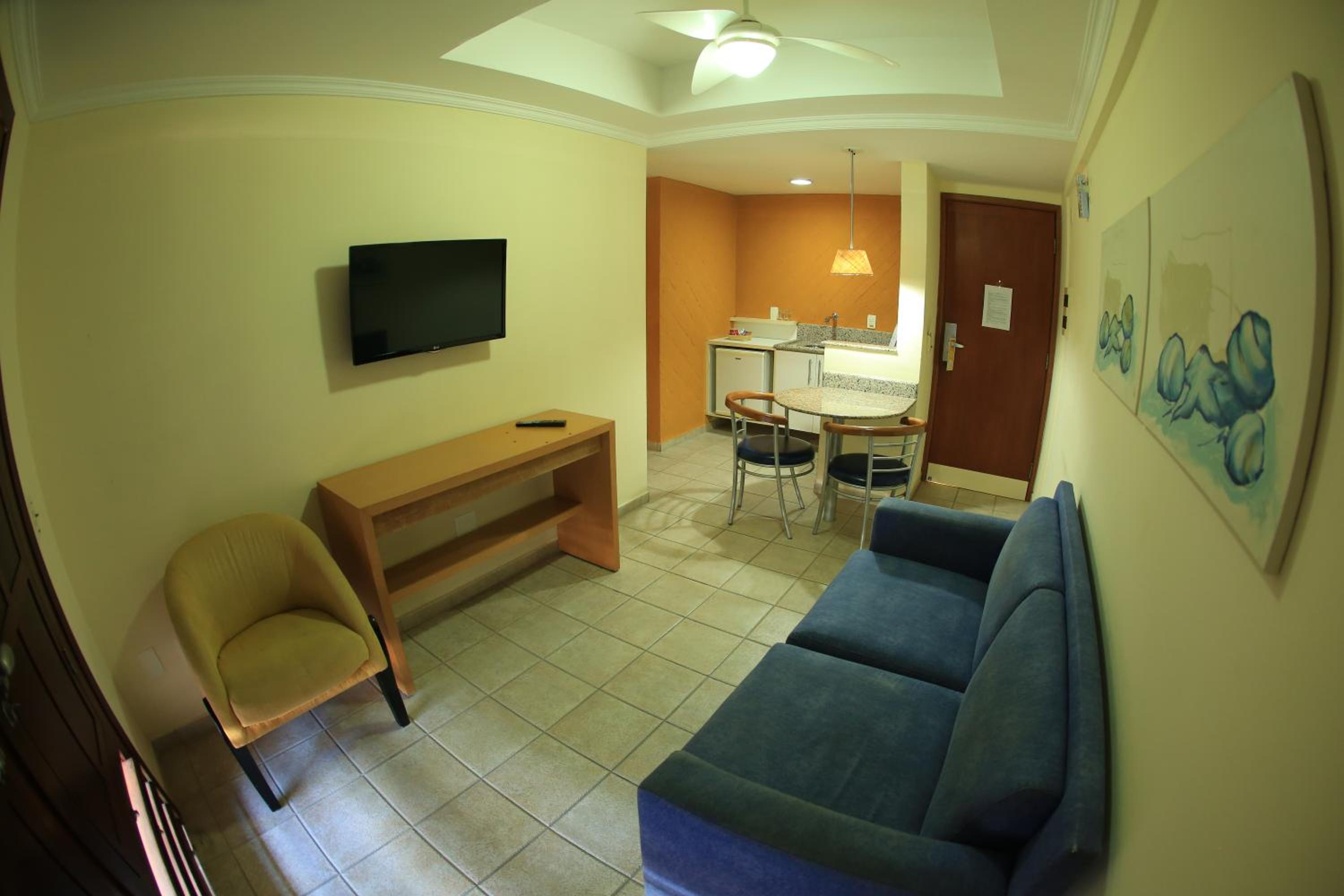 Luxury Apartment - Photo 3